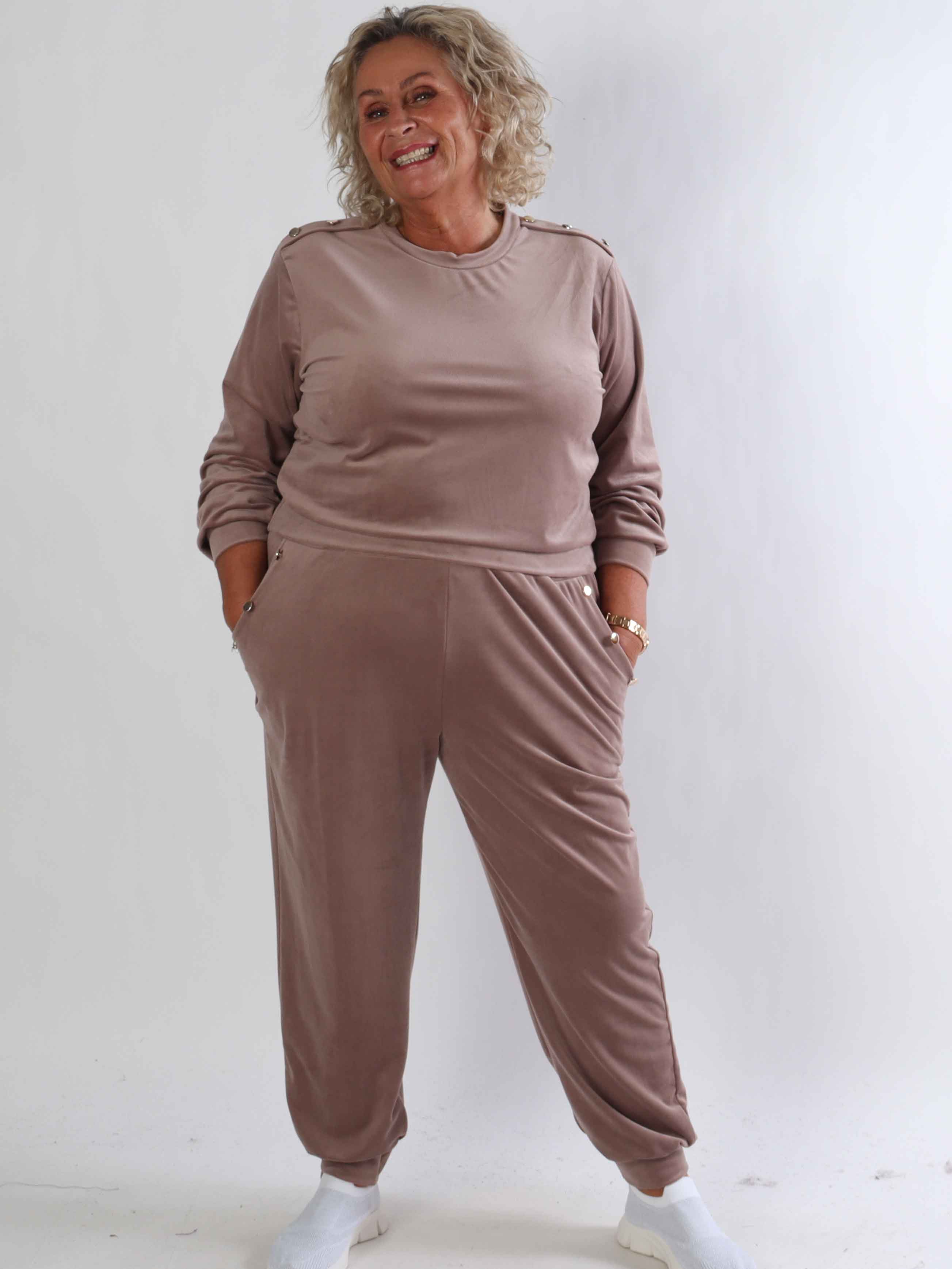 Arina - Blødt velour plus size joggingsæt med guld knapper