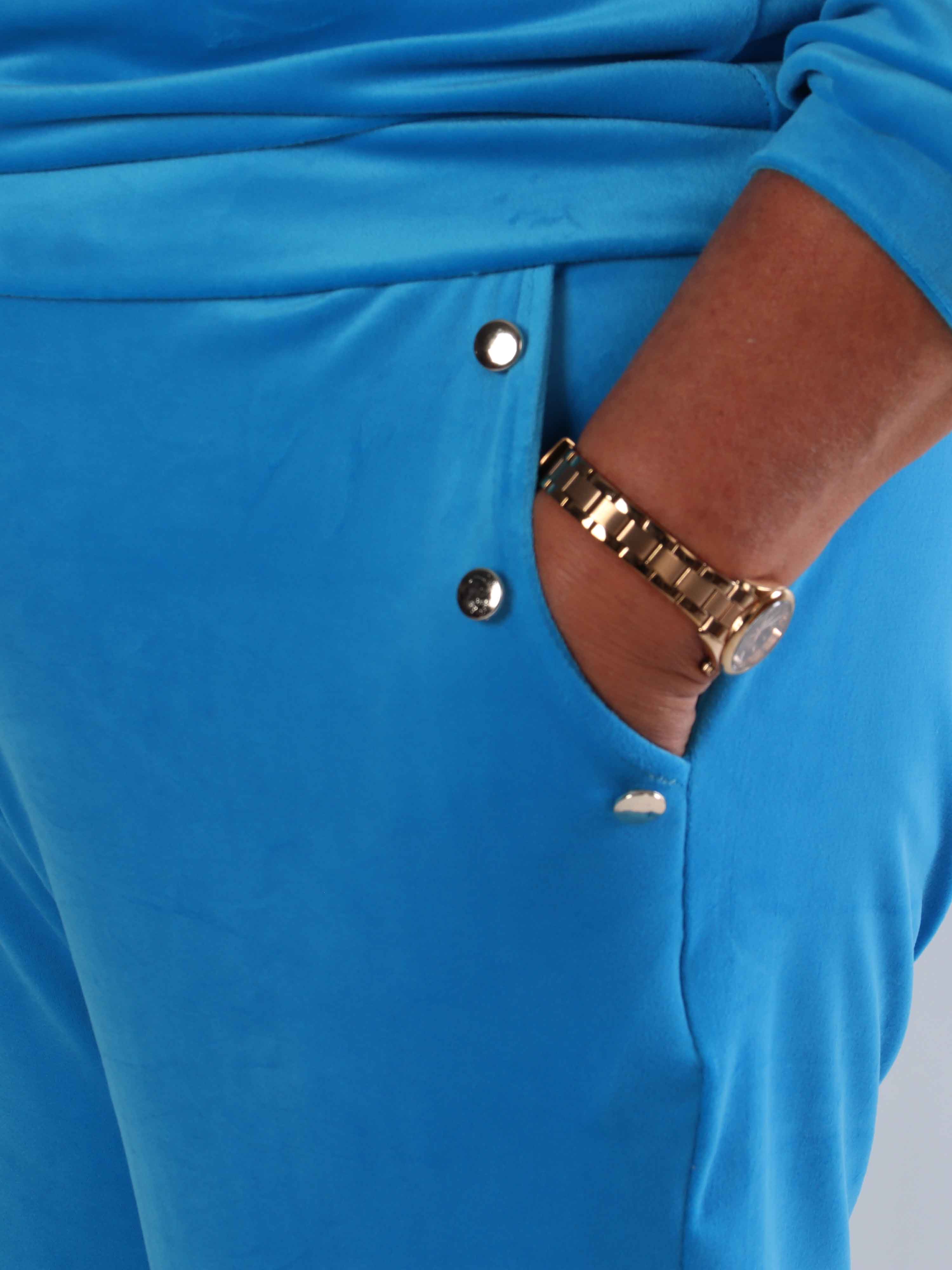 Arina - Blødt velour plus size joggingsæt med guld knapper