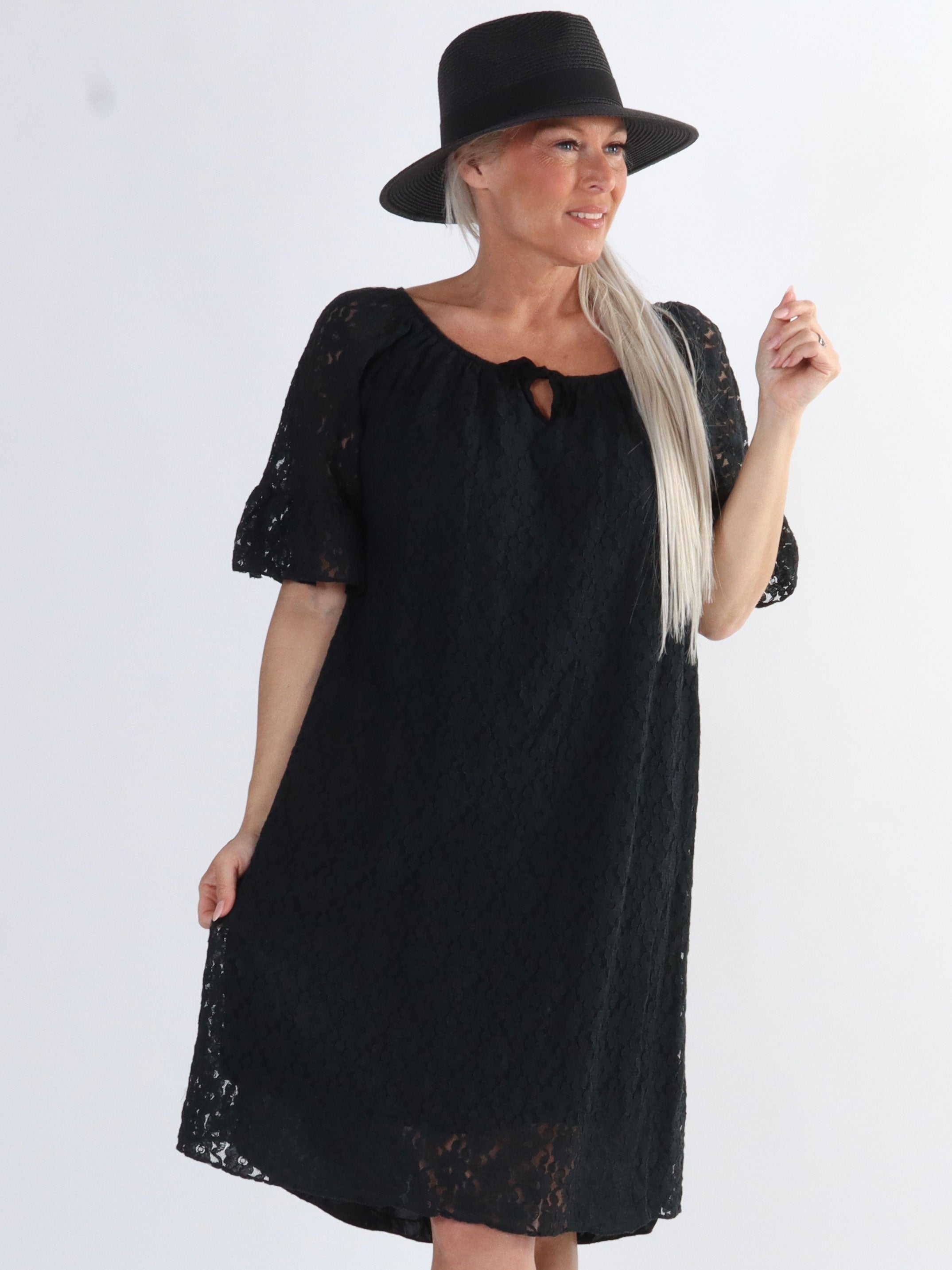 Arisha - Sød plus size blondekjole