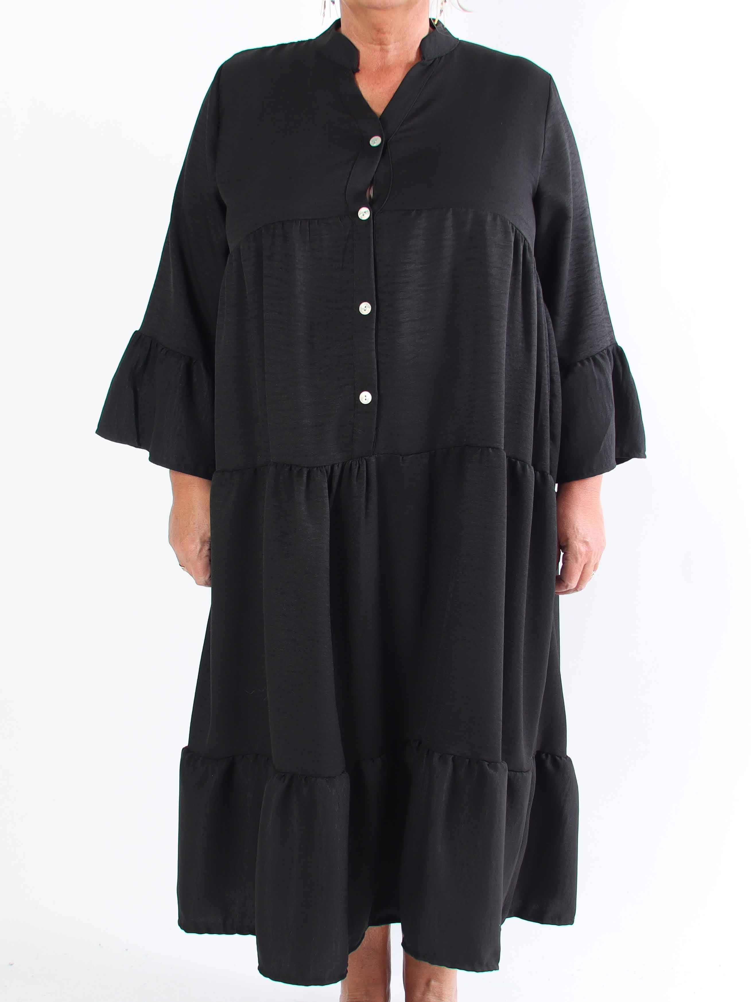 Arjana - Plus size kjole med lag på lag look og knapper