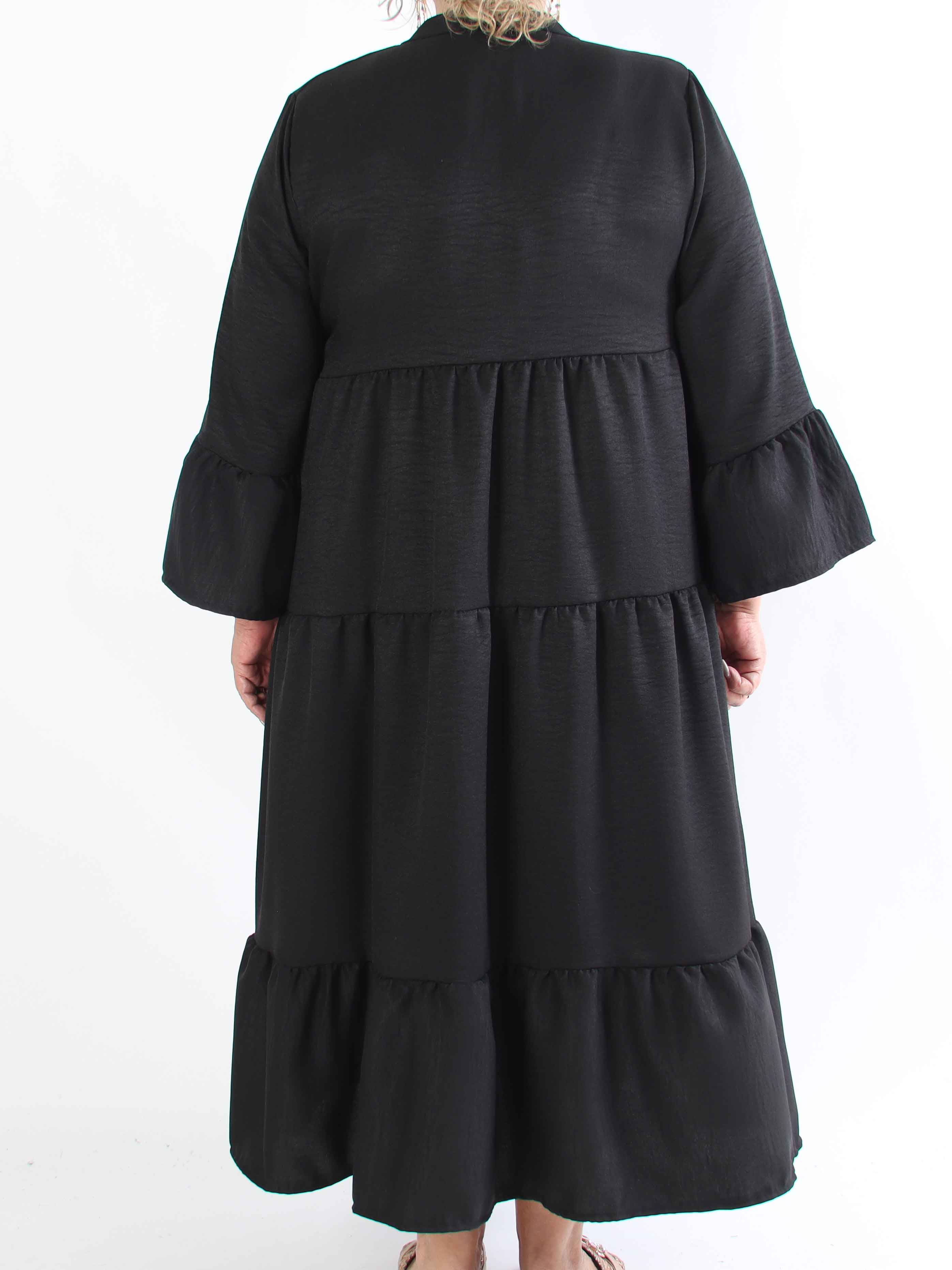 Arjana - Plus size kjole med lag på lag look og knapper