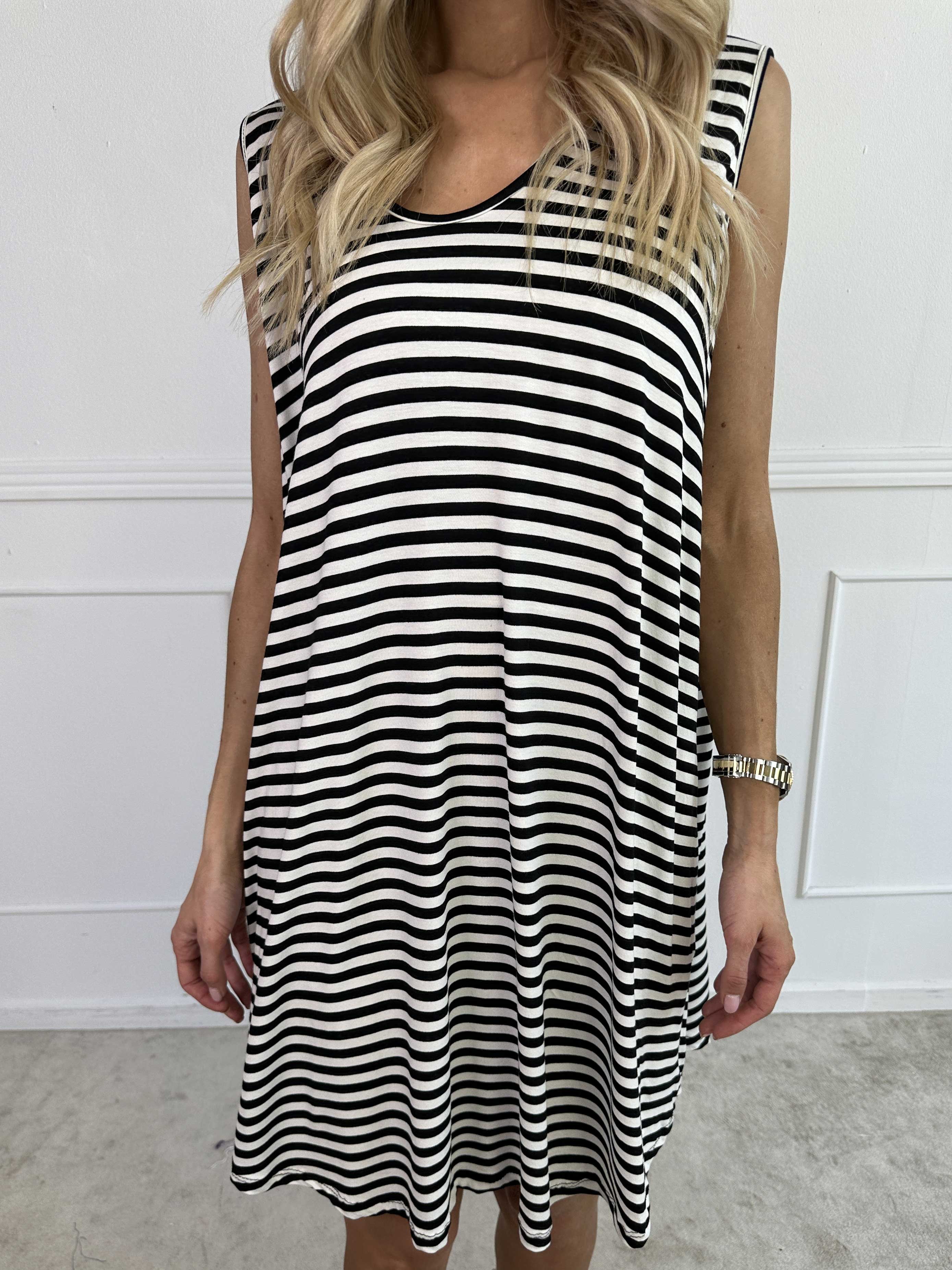 Arya - Blød stribet kjole i viskose