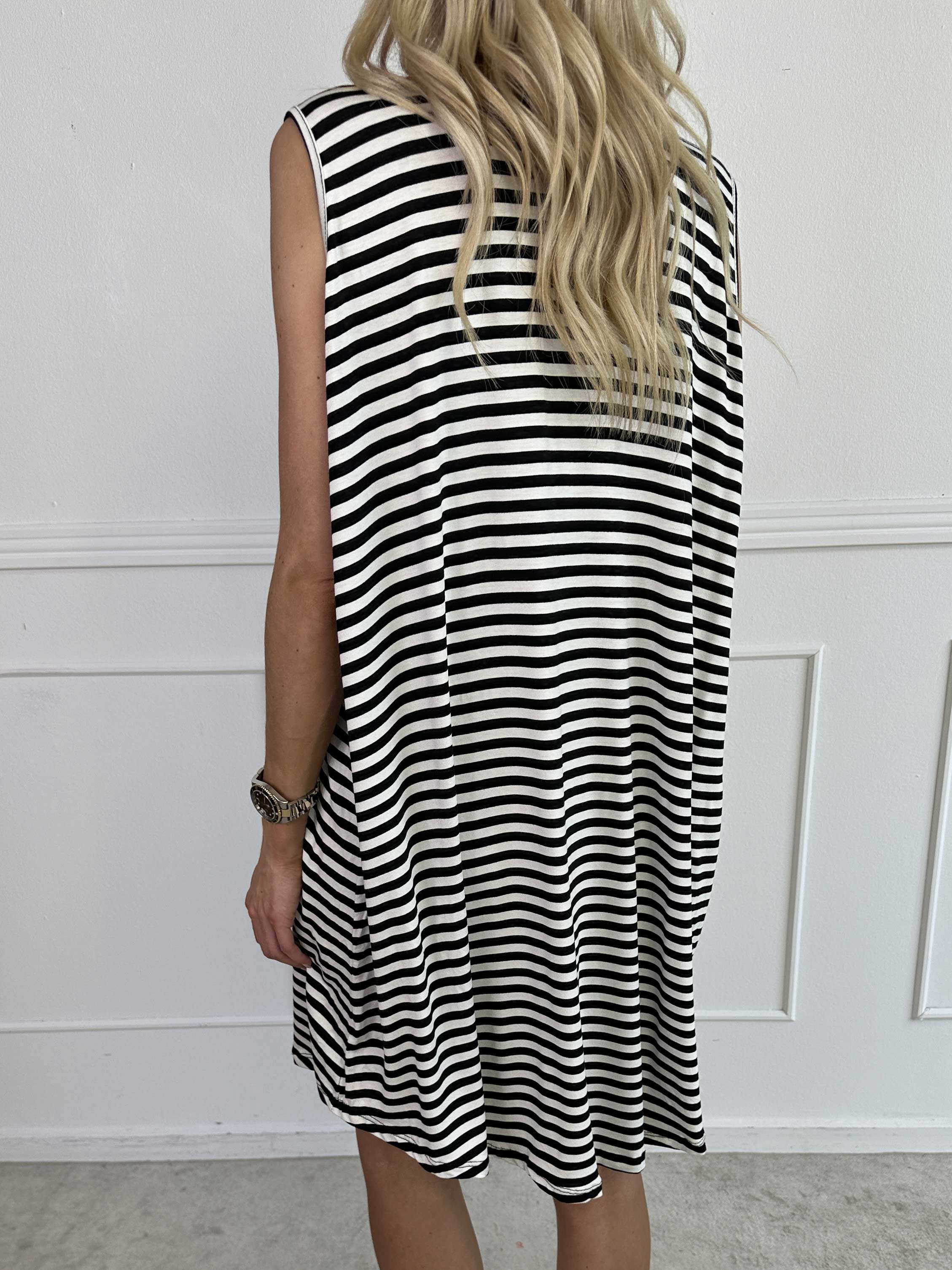 Arya - Blød stribet kjole i viskose