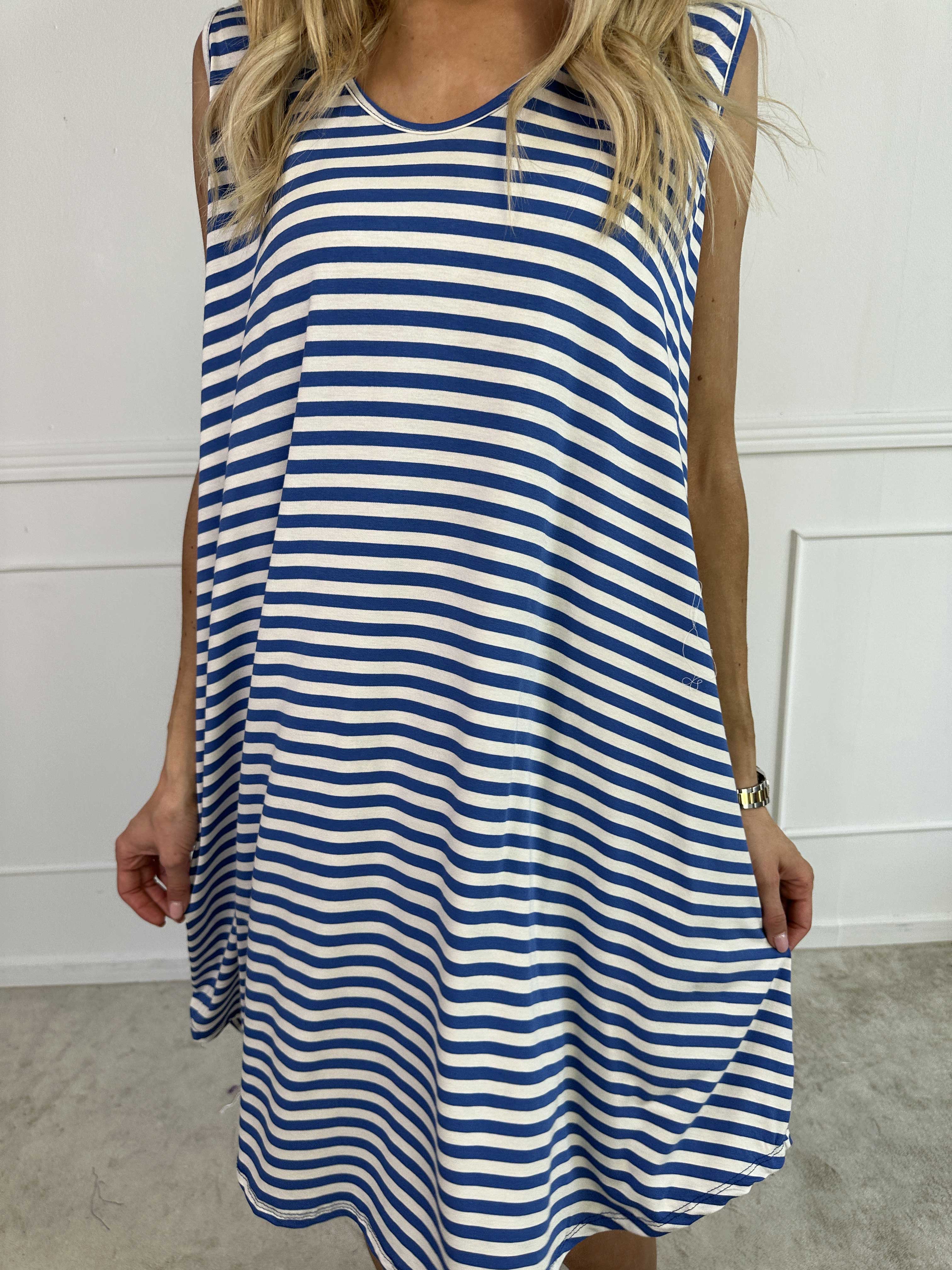 Arya - Blød stribet kjole i viskose