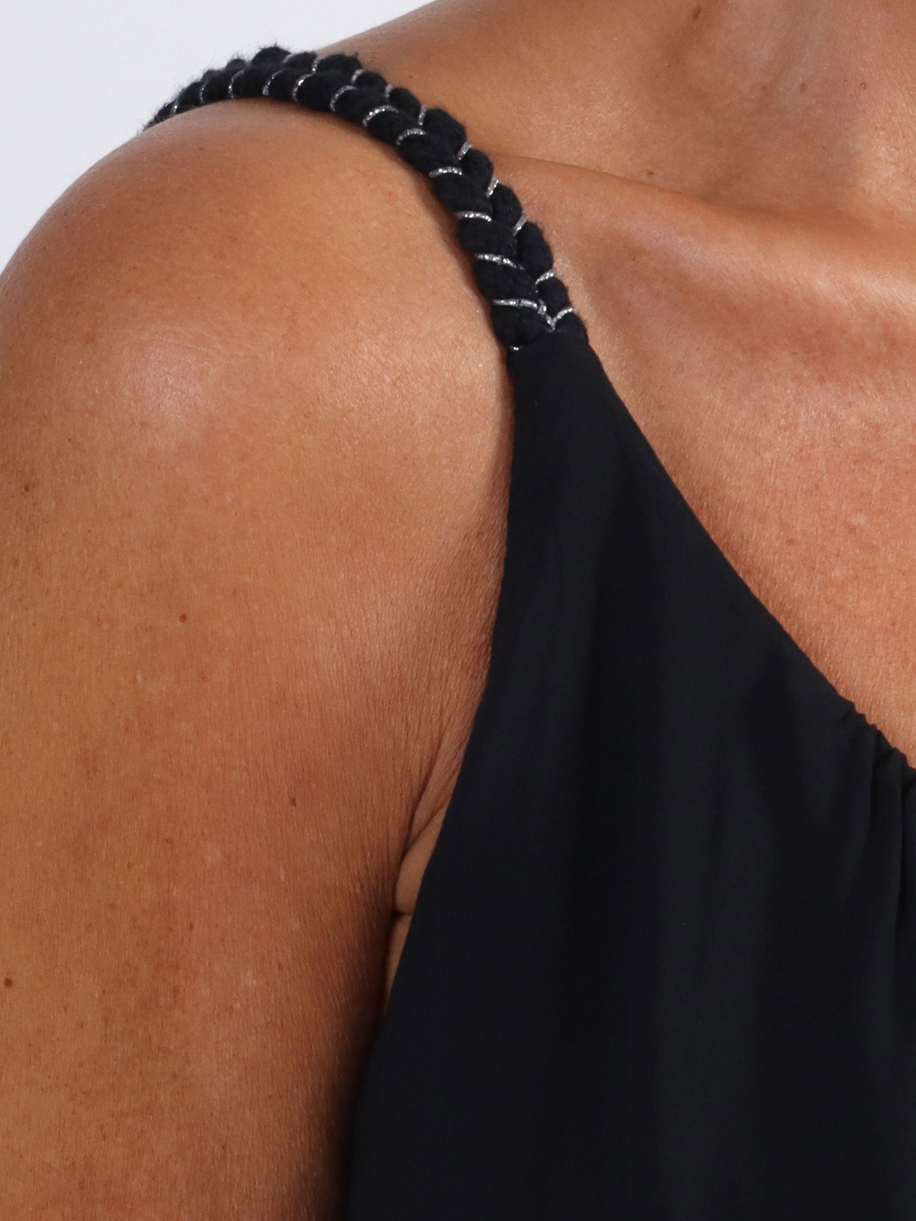 Asia - Sød plus size top i viskose med flettet stropper