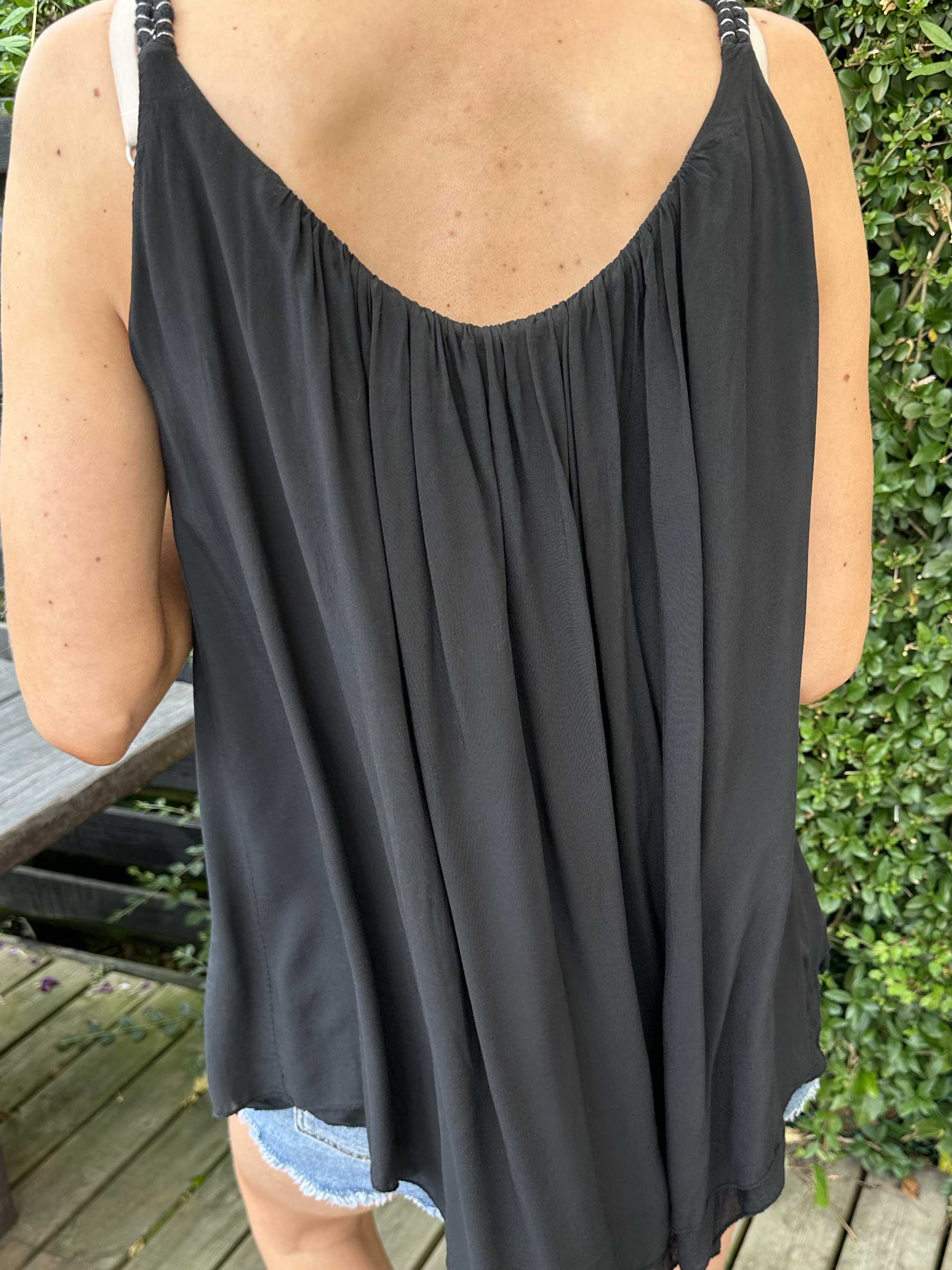 Asia - Sød plain top i viskose med flettet stropper