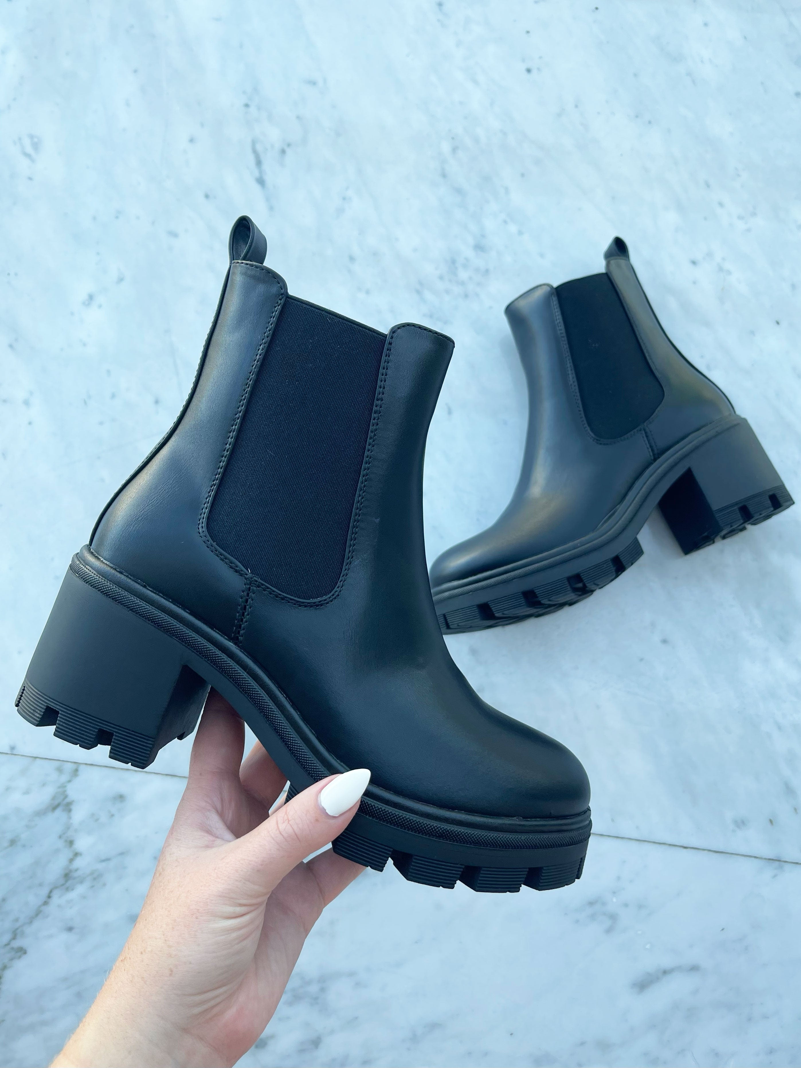 Aura - Støvler med bred hæl