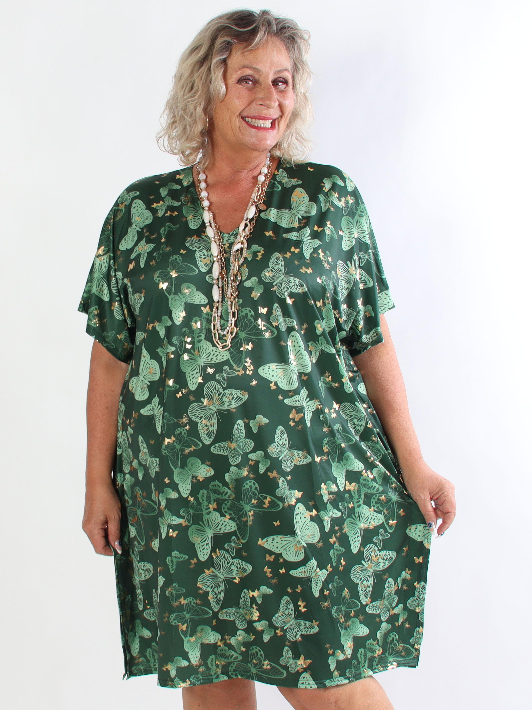 Reem Butterfly - Elastisk plus size kjole med sommerfugleprint og v-udskæring