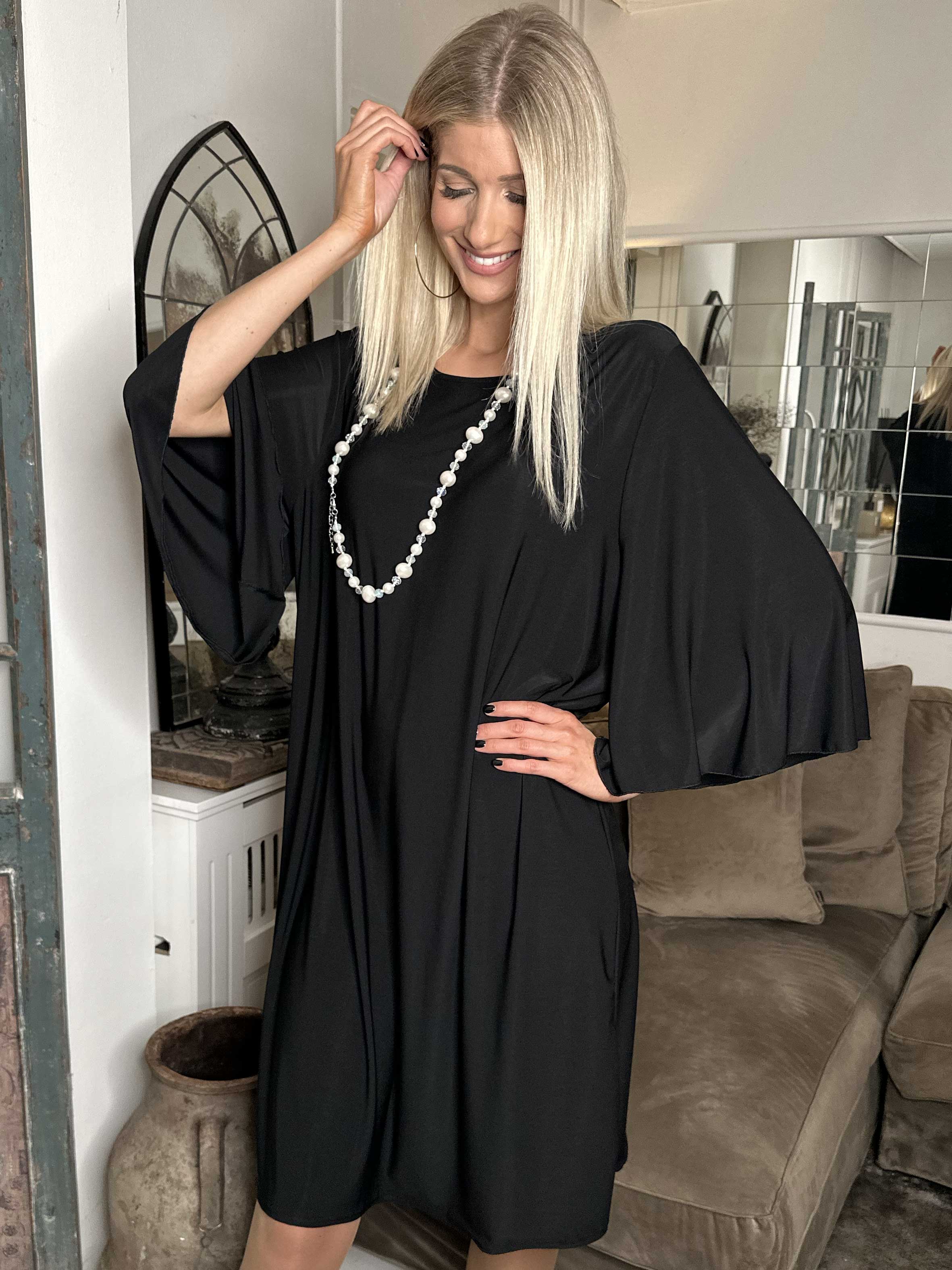 Noemi - Løs plain kjole med vidde ærmer