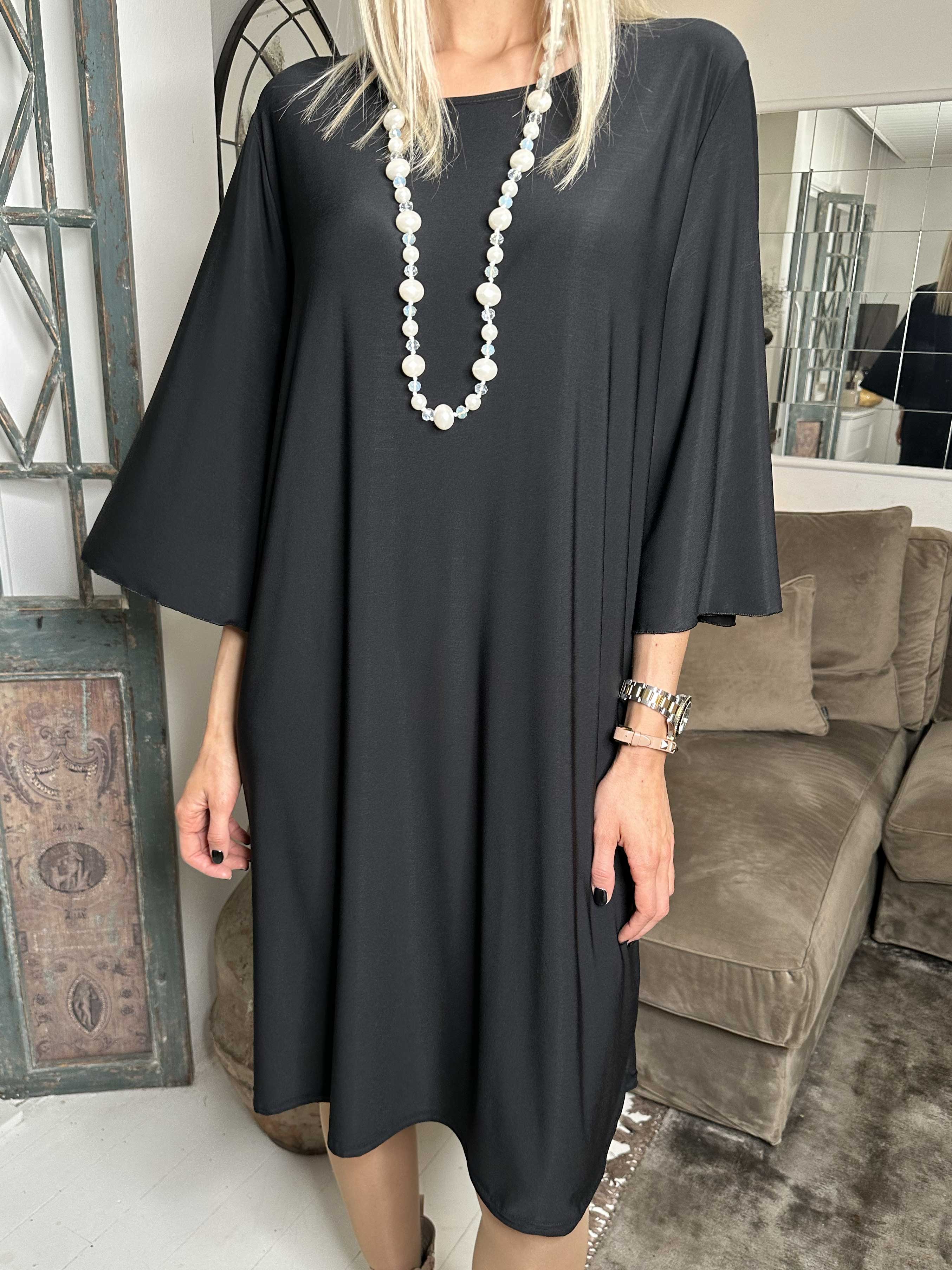 Noemi - Løs plain kjole med vidde ærmer