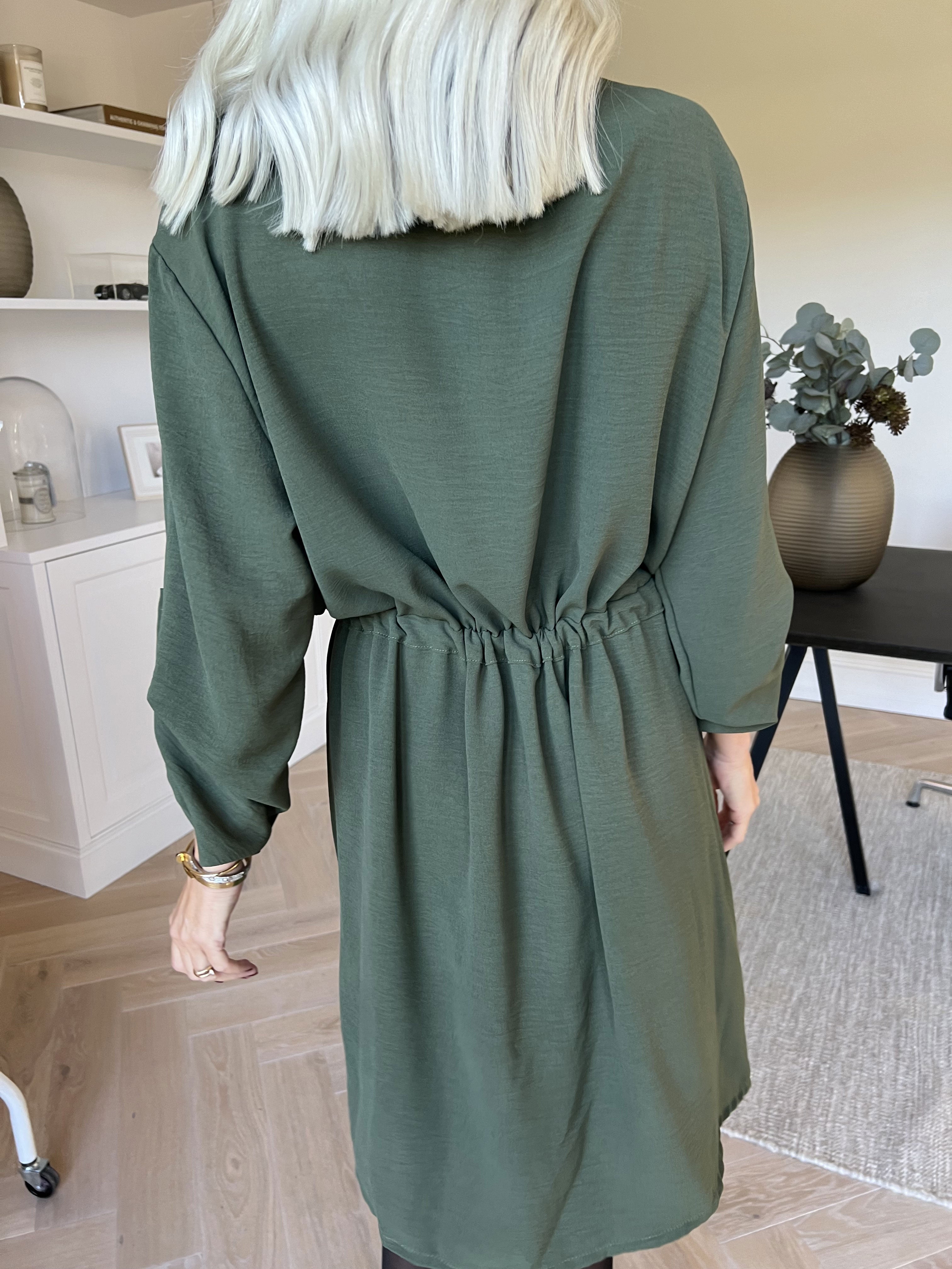 Baretta - Sød skjortekjole med bindebånd i taljen