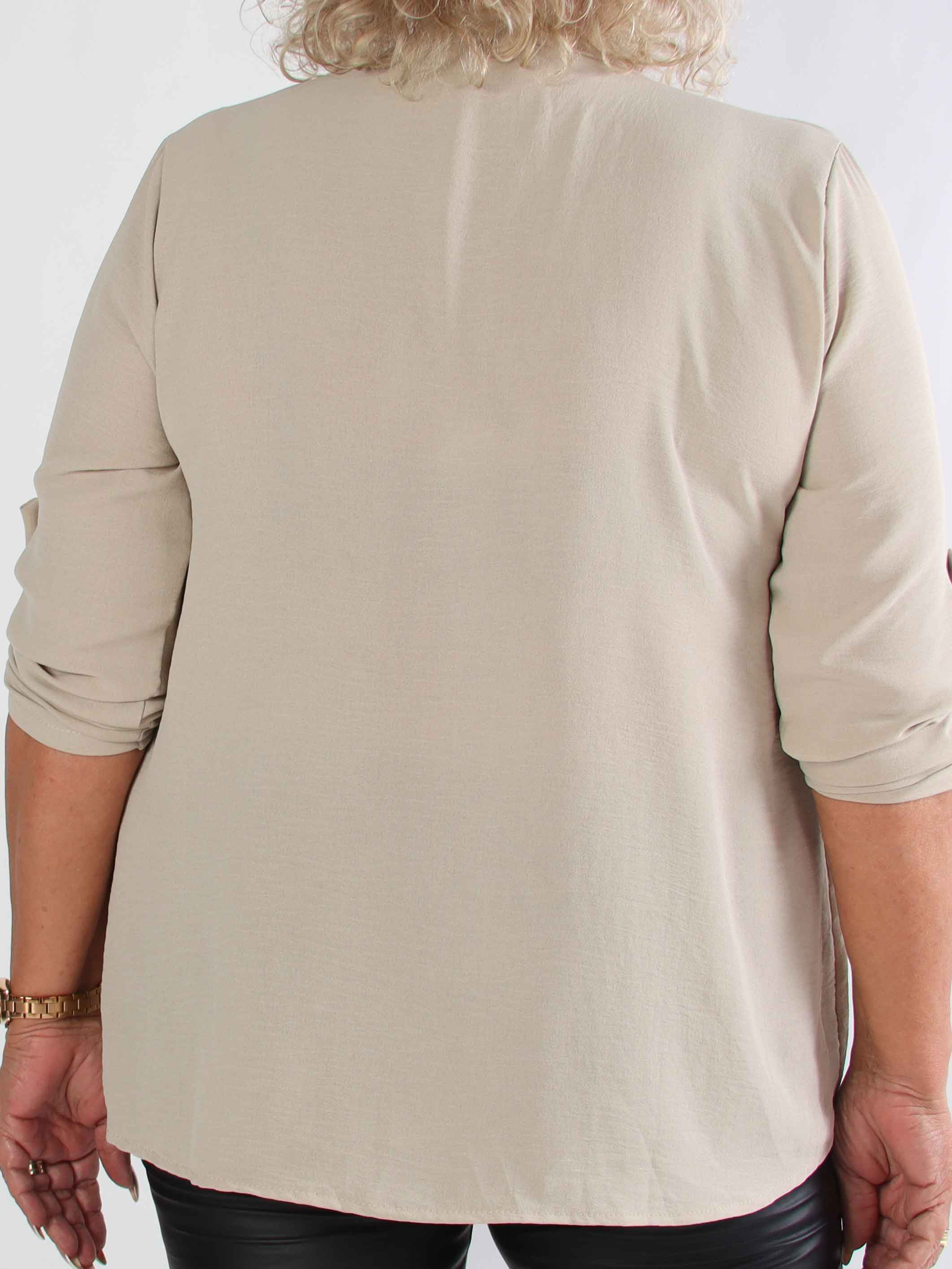 Bekka - Plus size skjorte i viskose med guld knapper og broche