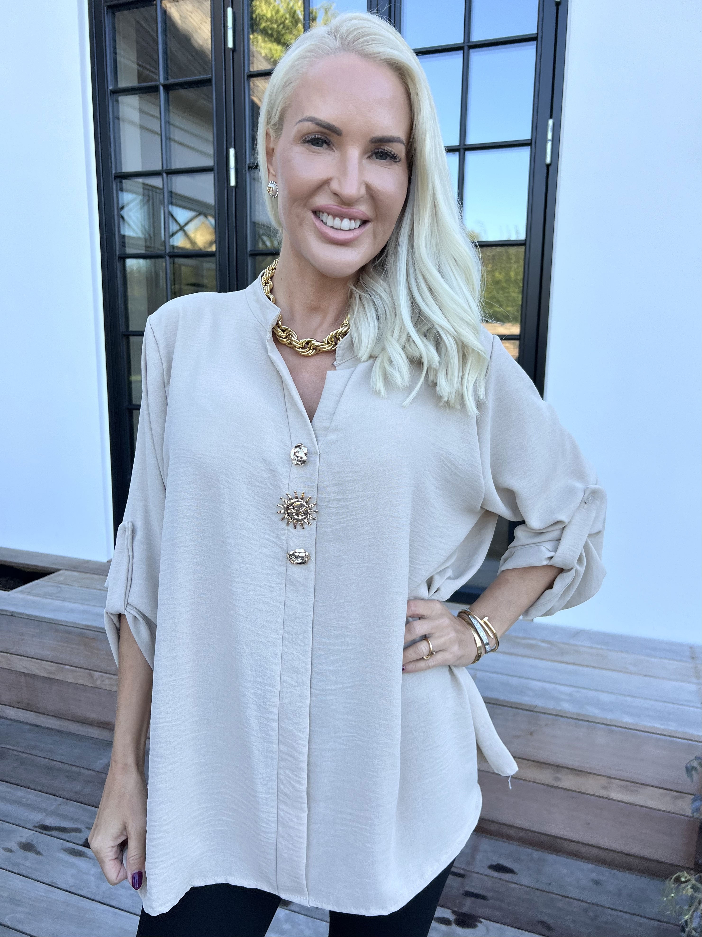 Bekka - Skjorte i viskose med guld knapper og broche