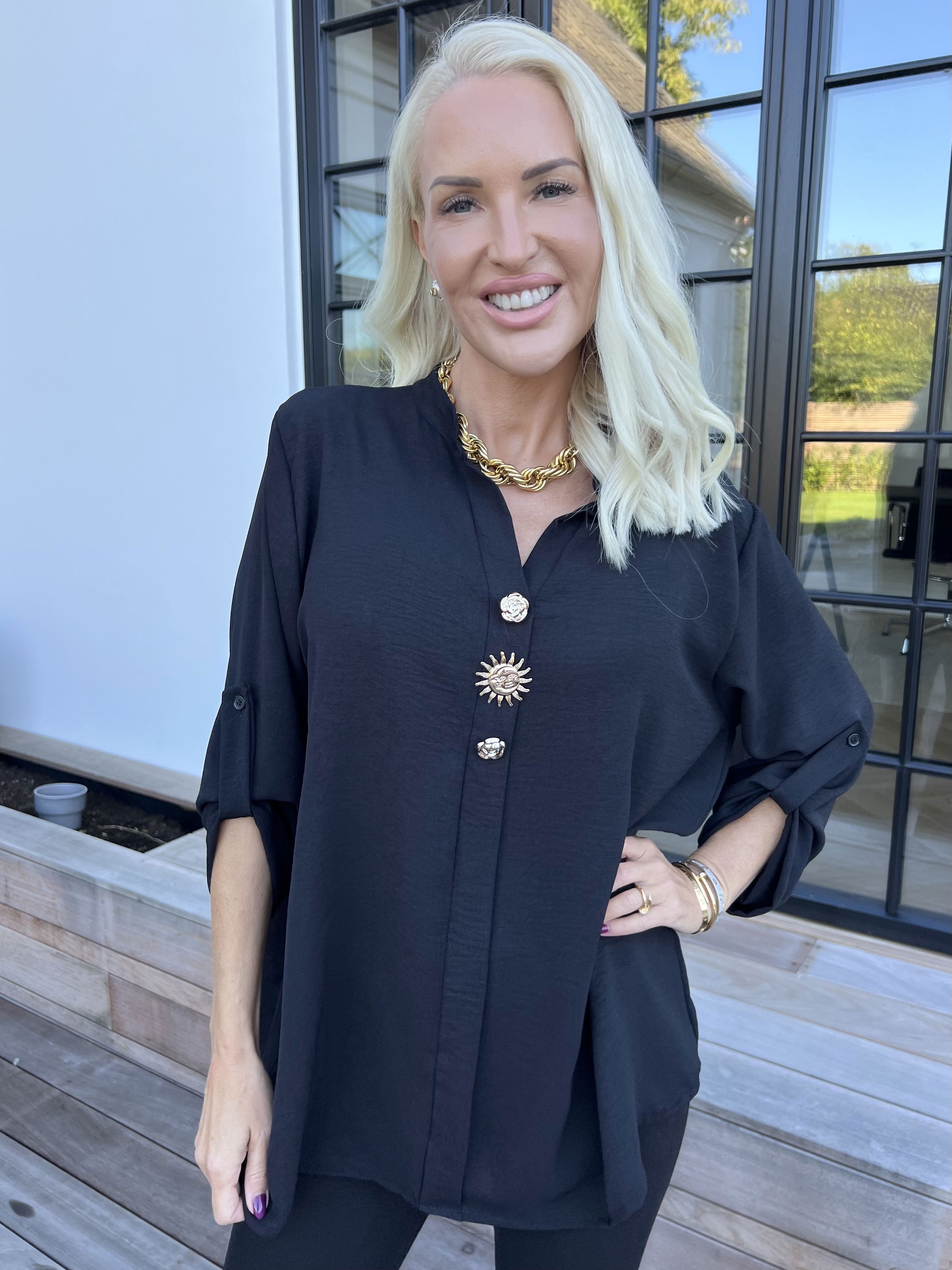 Bekka - Skjorte i viskose med guld knapper og broche