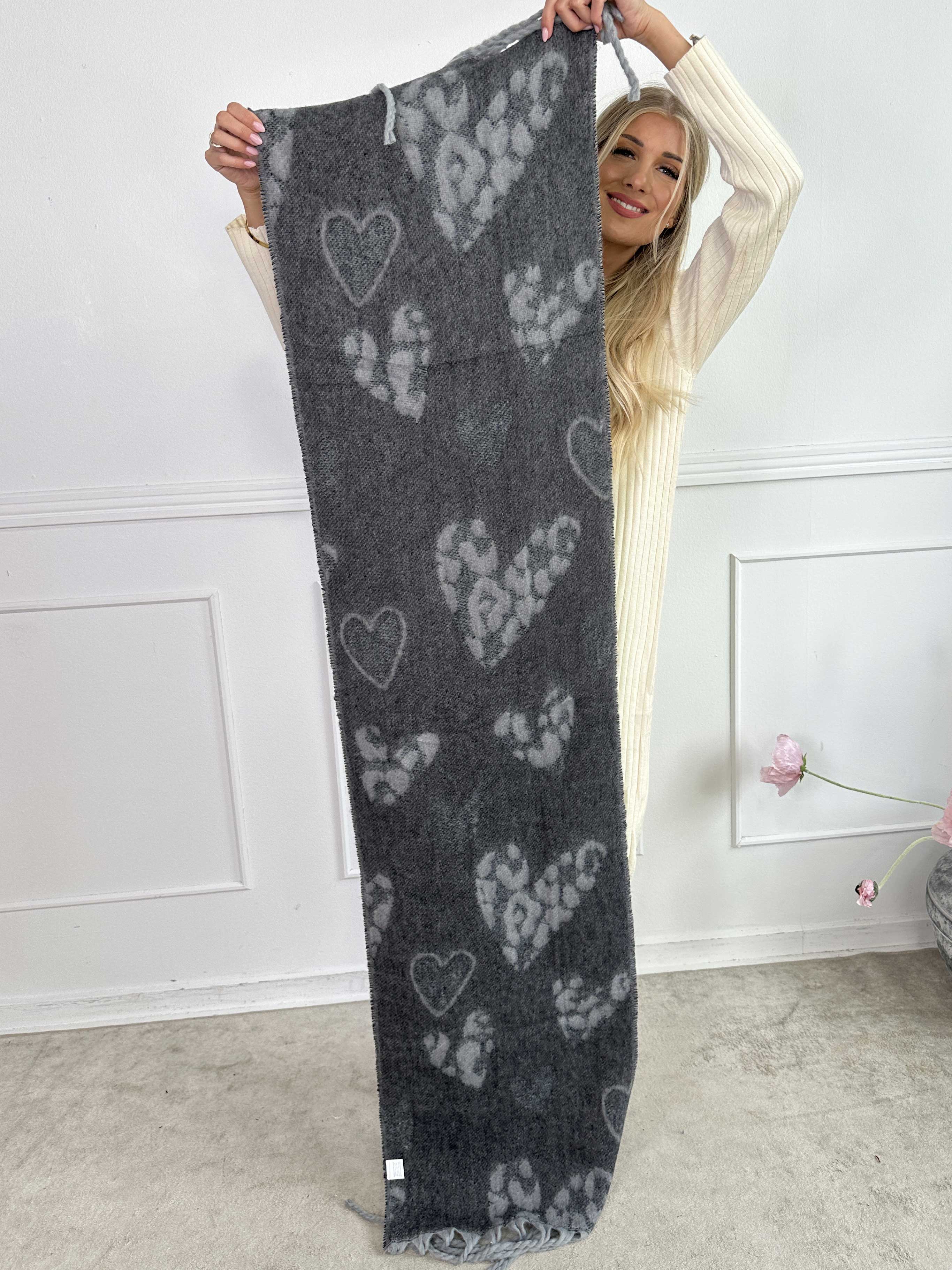 Bellean - Blødt tørklæde med hjerter af leopardprint