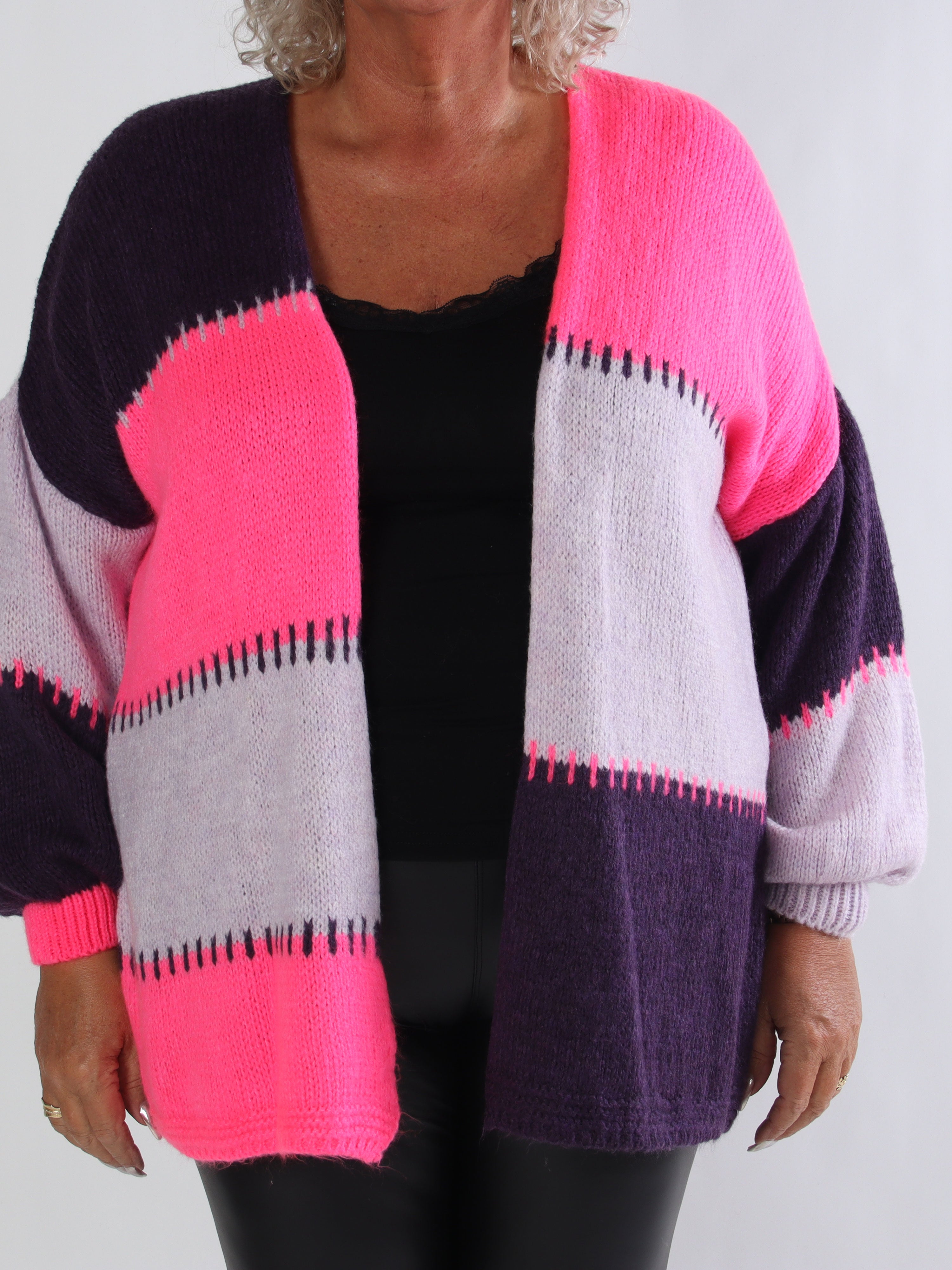 Belis - Flerfarvet ternet plus size strikcardigan