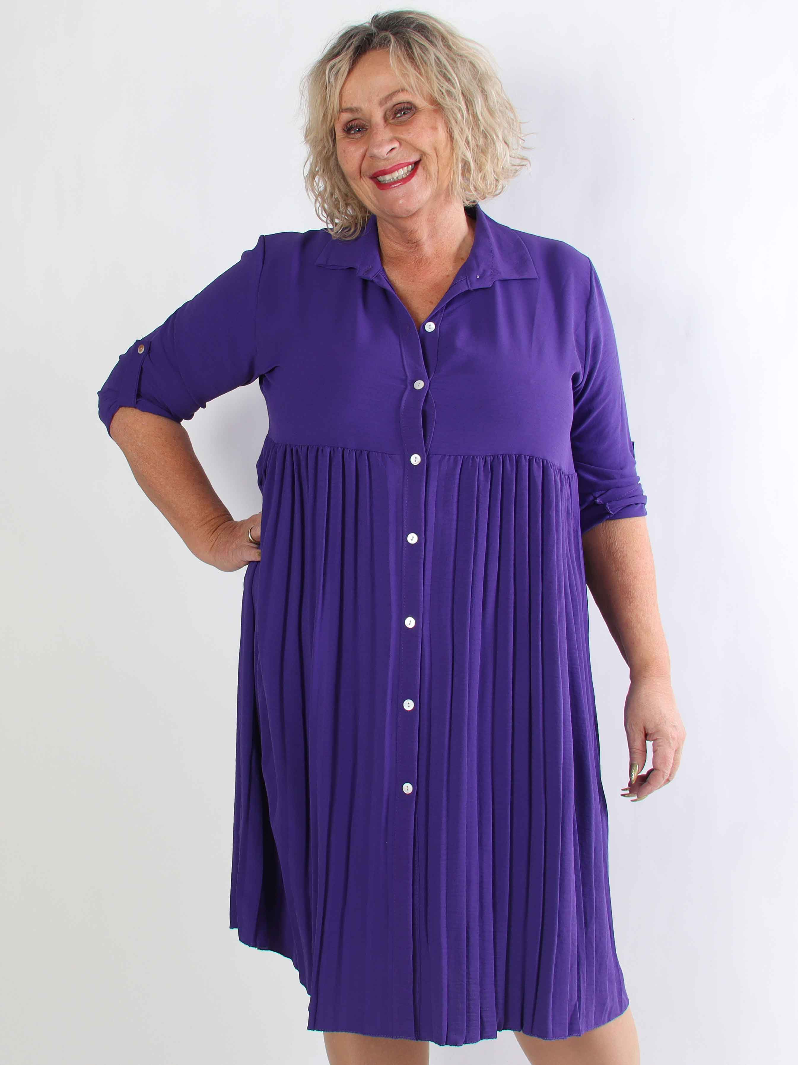 Betsy - Plus size skjortekjole i blød viskose med plisseret skørt