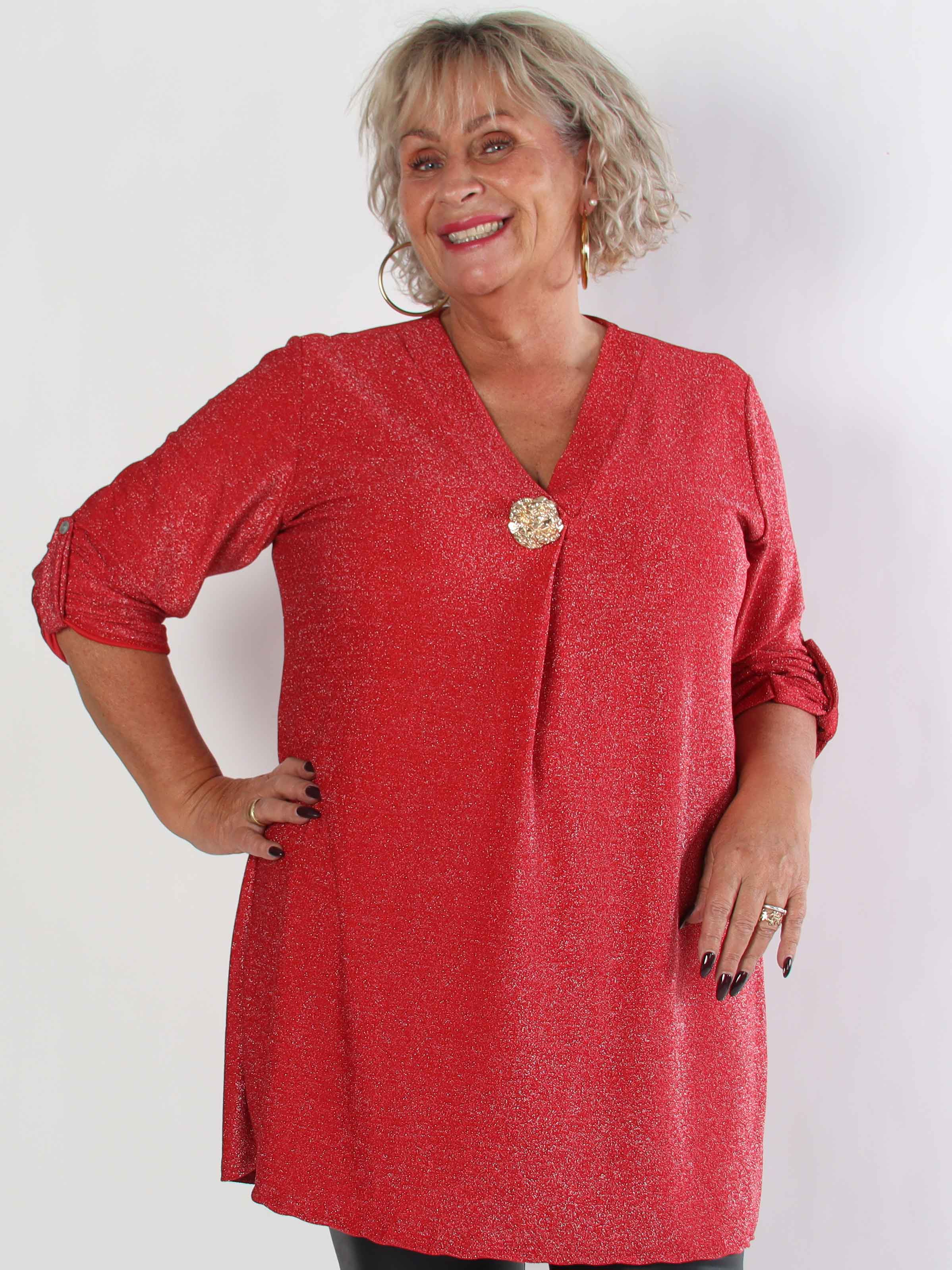 Betty - Sød glitrende plus size tunikakjole med guld broche