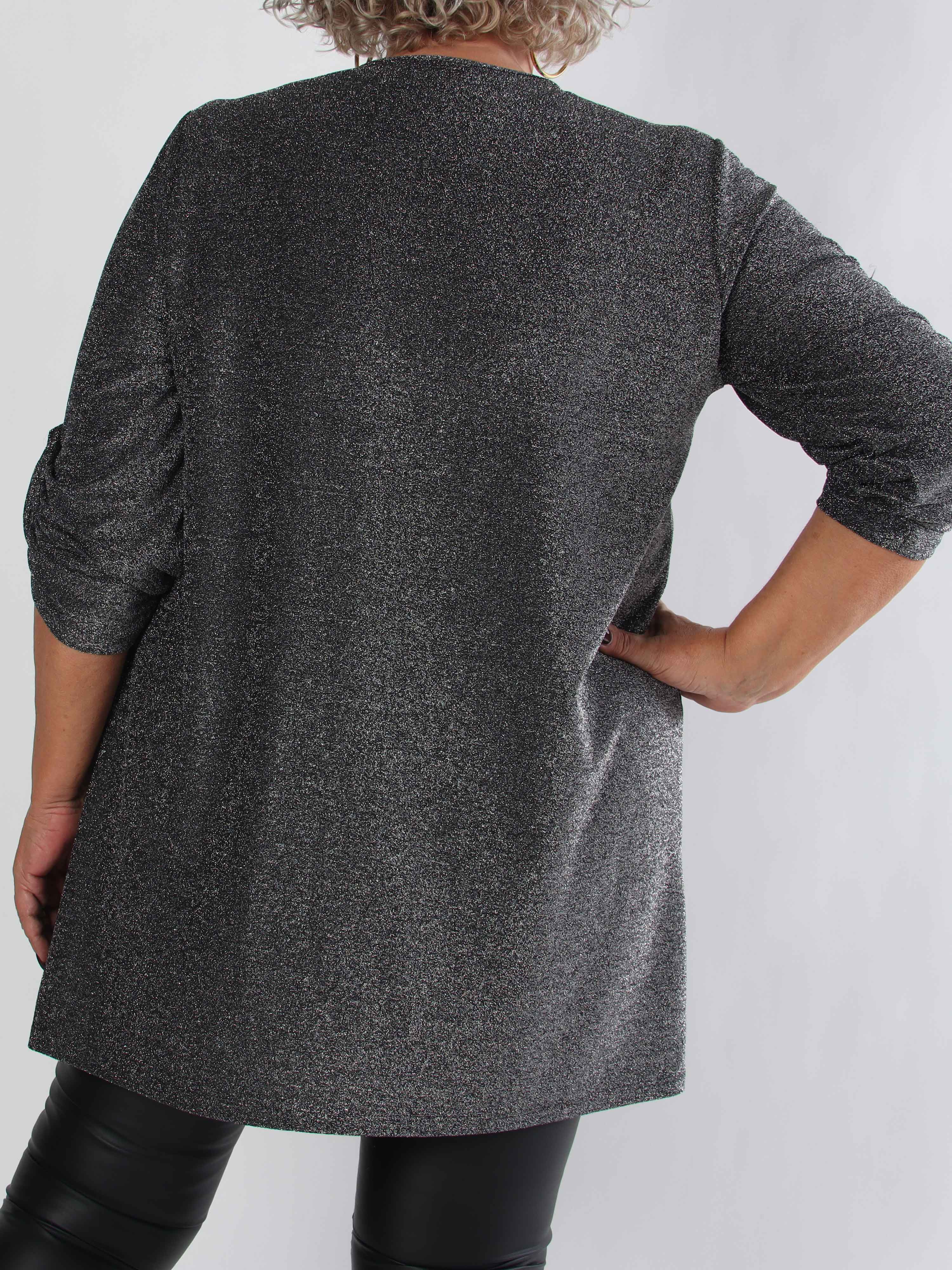 Betty - Sød glitrende plus size tunikakjole med guld broche