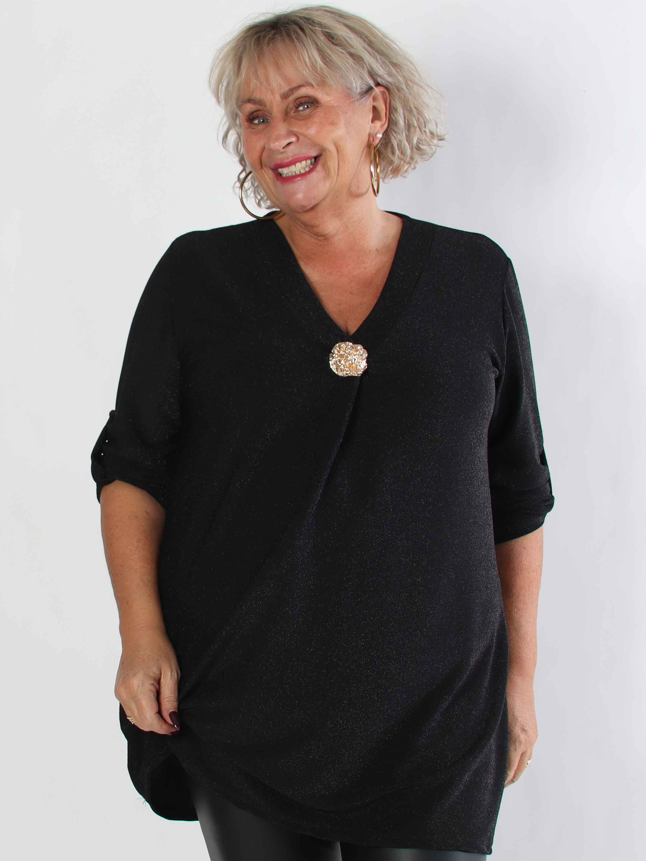 Betty - Sød glitrende plus size tunikakjole med guld broche