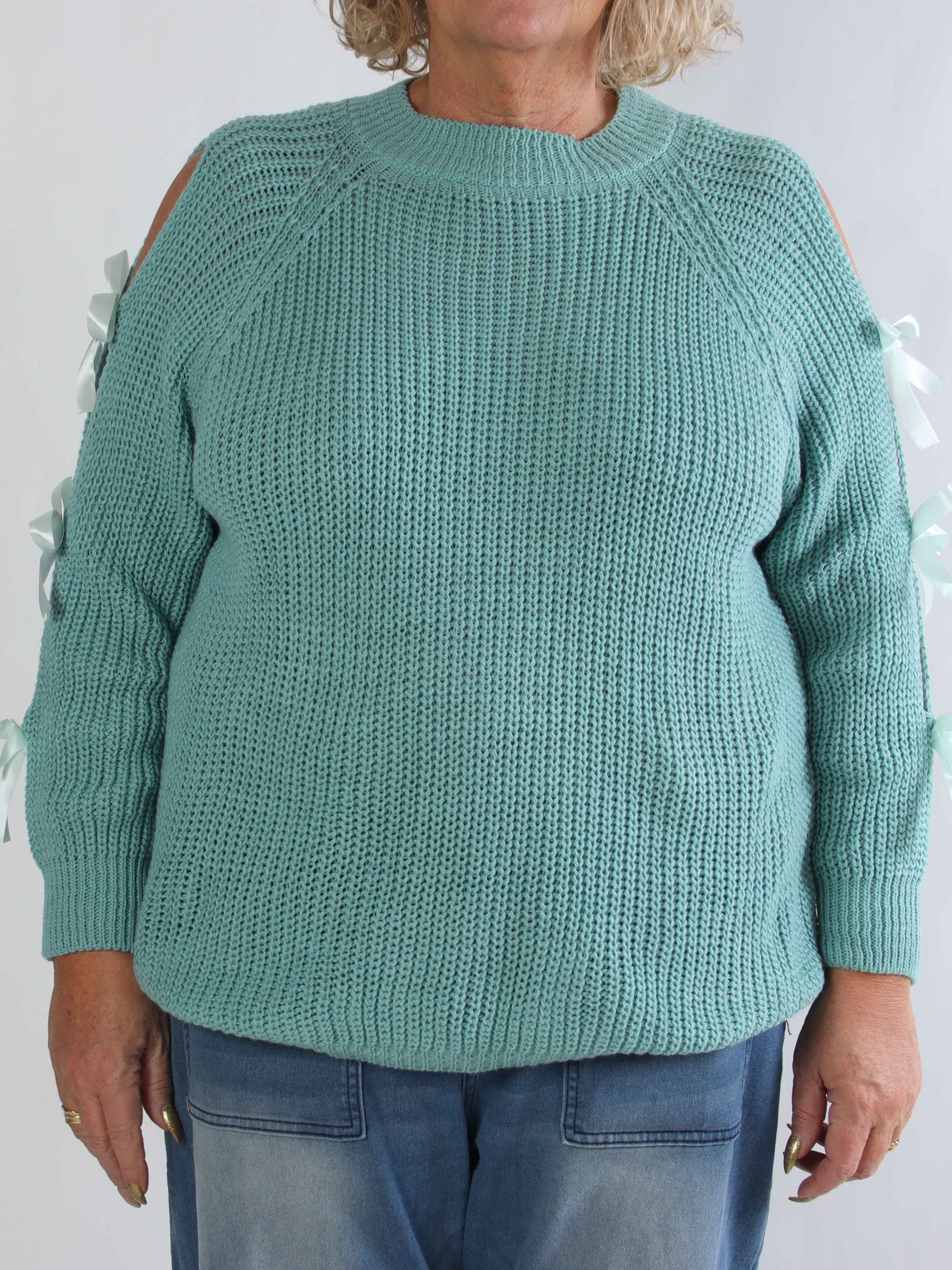 Birtha - Plus size strikbluse med små åbninger og sløjfer på ærmet