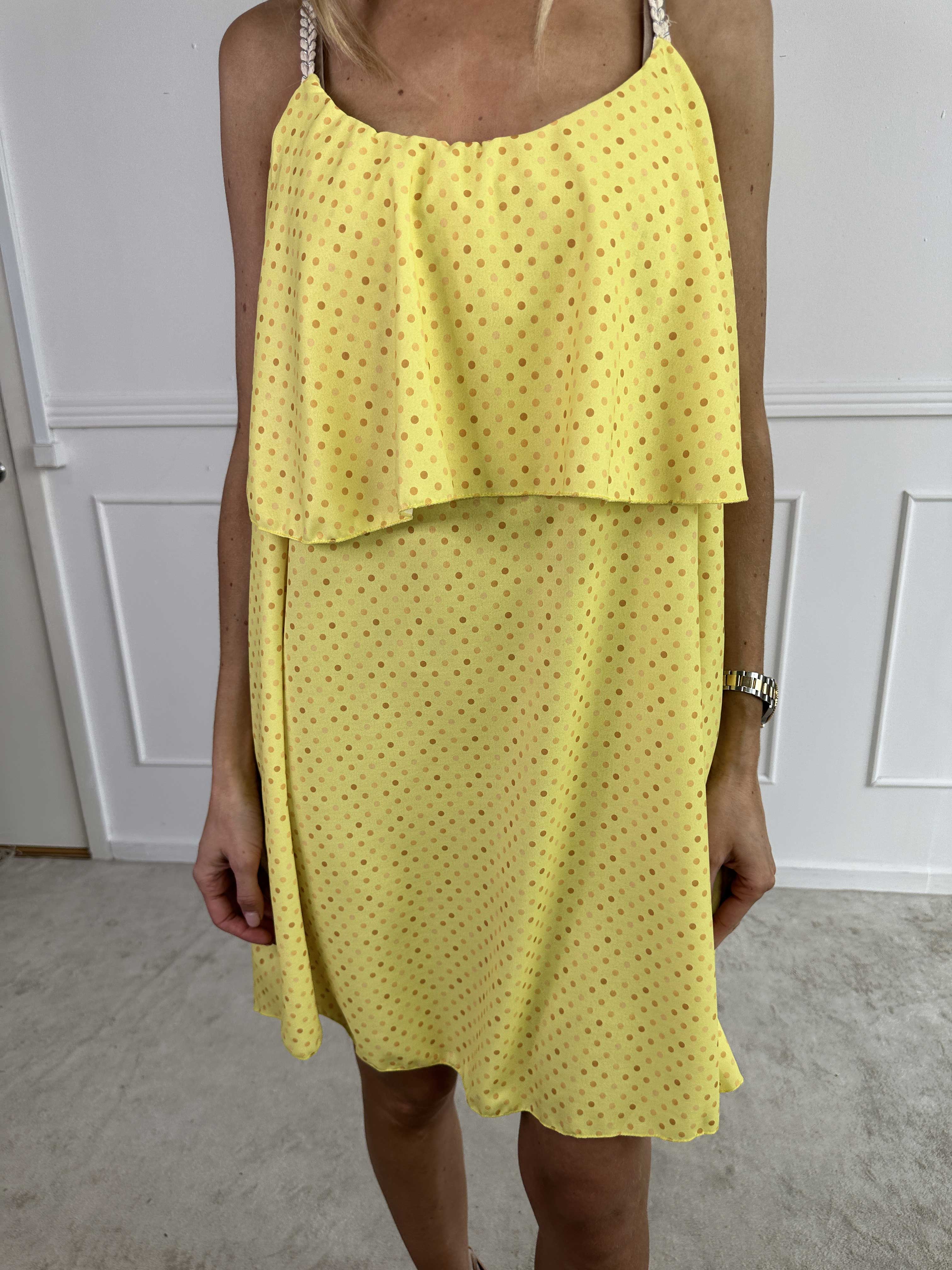 Blanca Dot - Prikket kjole med flæsekant og flettede stropper