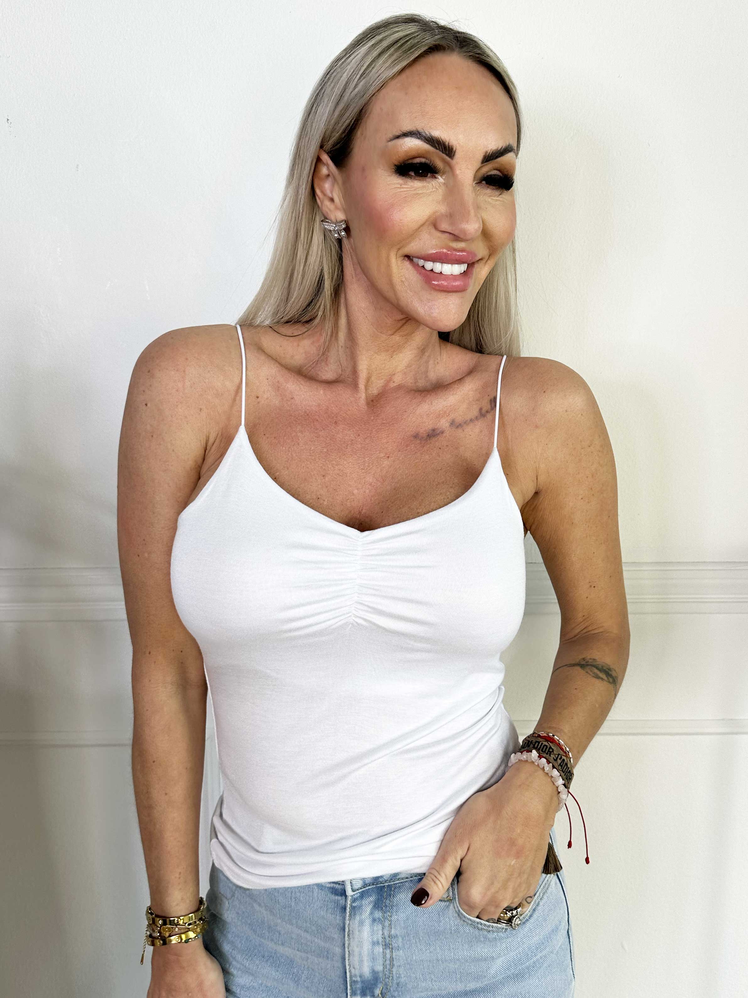 Bonnie - Basis top i blød viskose med spaghettistropper