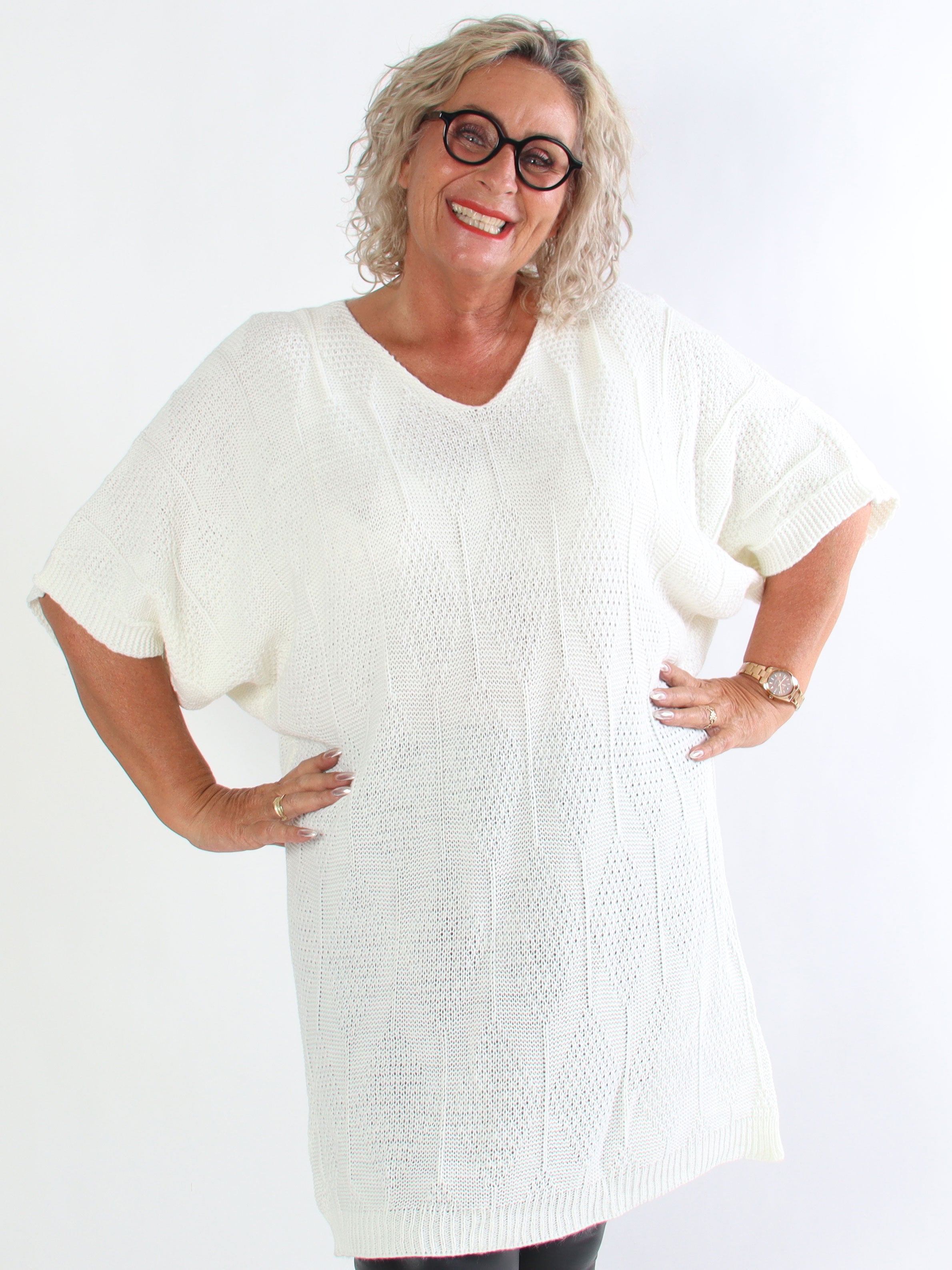 Brenda - Plus size strikkjole med korte ærmer