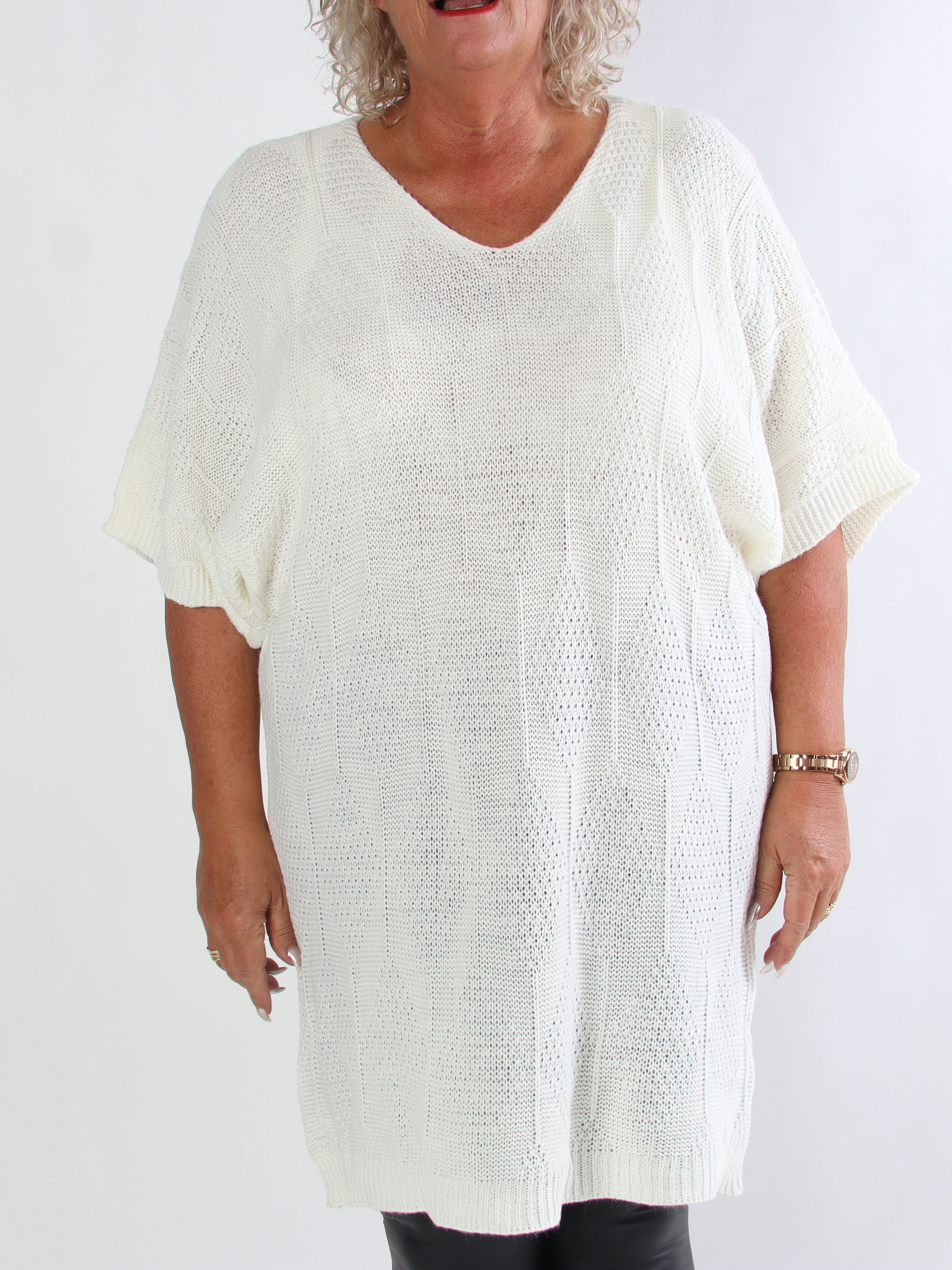 Brenda - Plus size strikkjole med korte ærmer