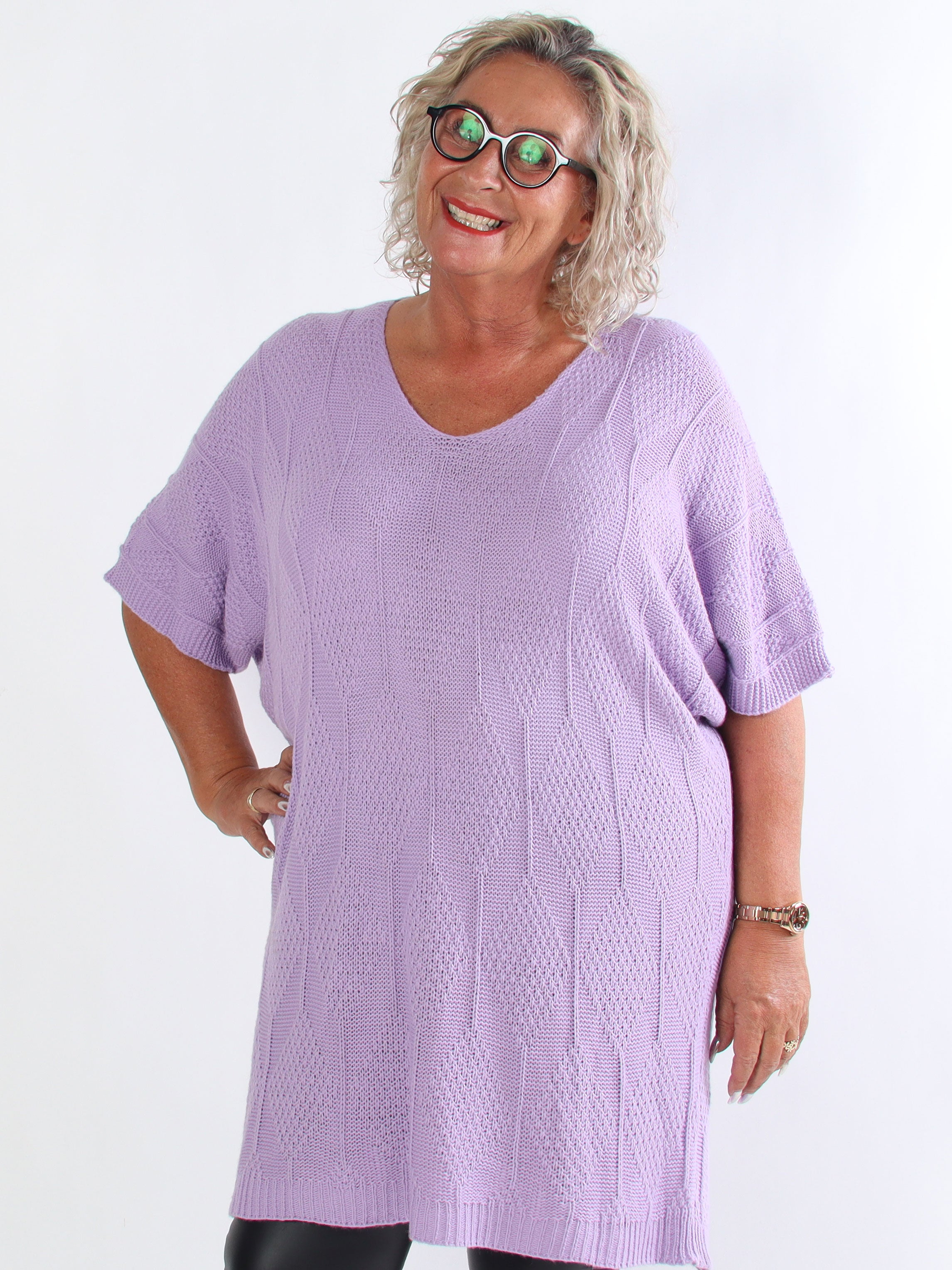 Brenda - Plus size strikkjole med korte ærmer