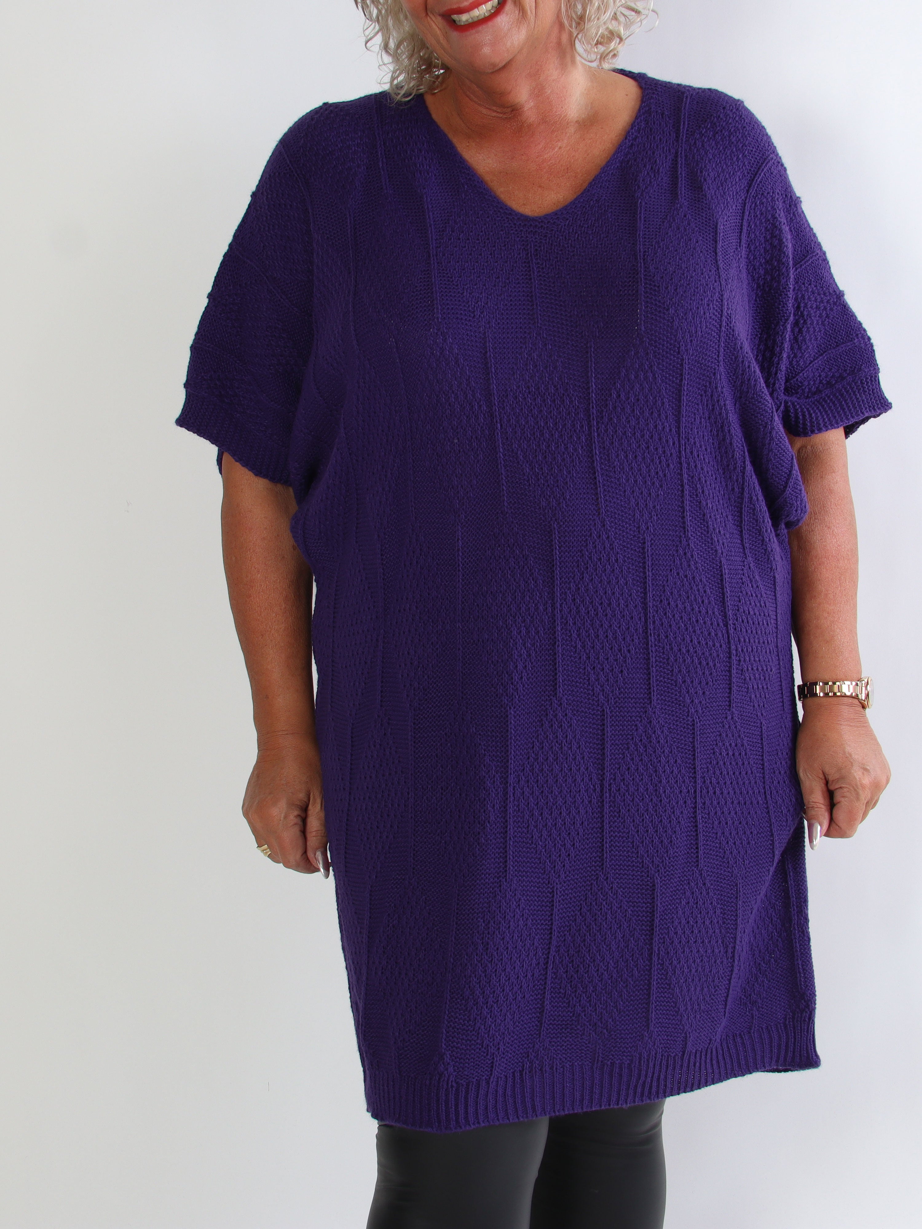 Brenda - Plus size strikkjole med korte ærmer