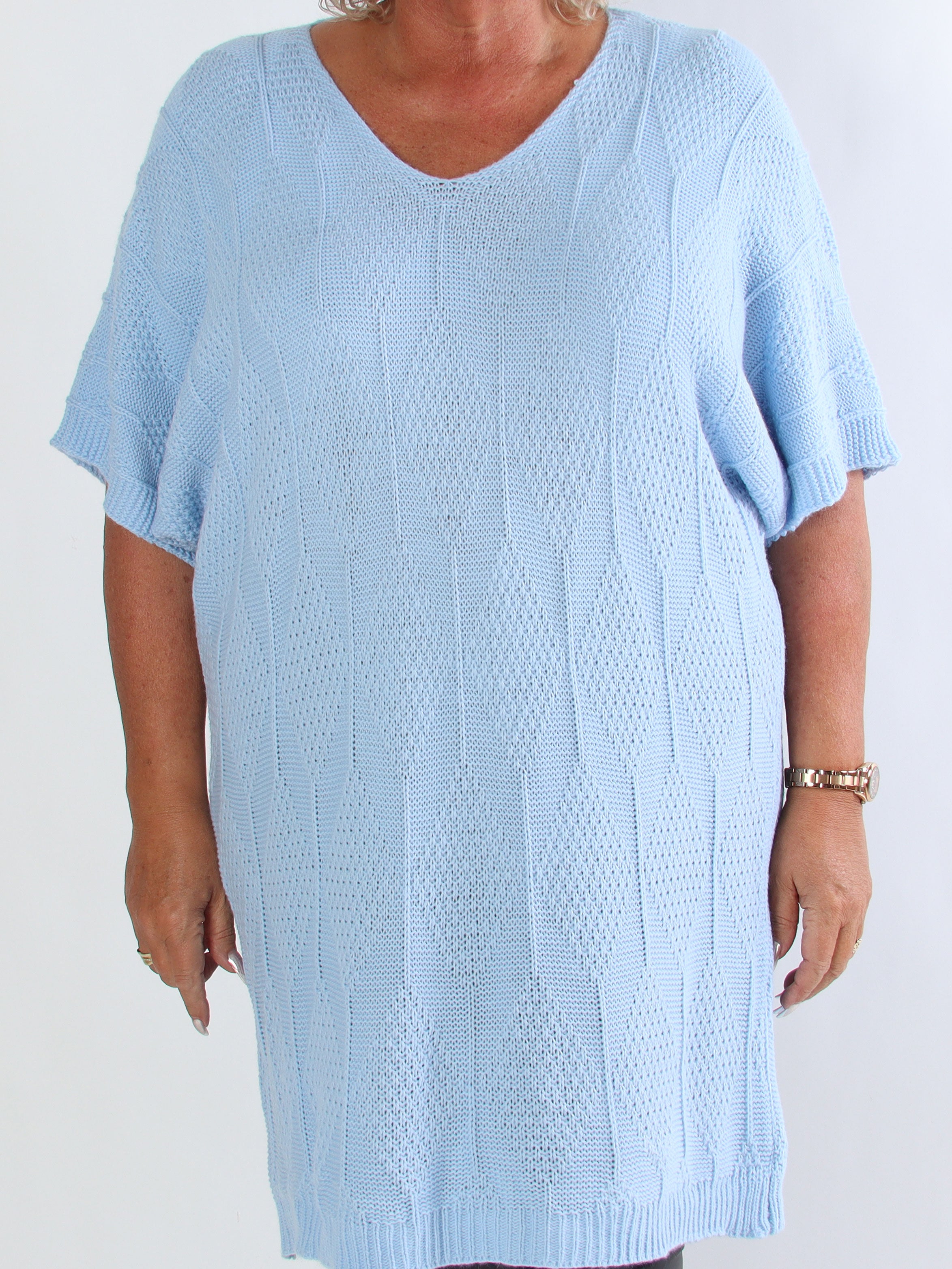 Brenda - Plus size strikkjole med korte ærmer