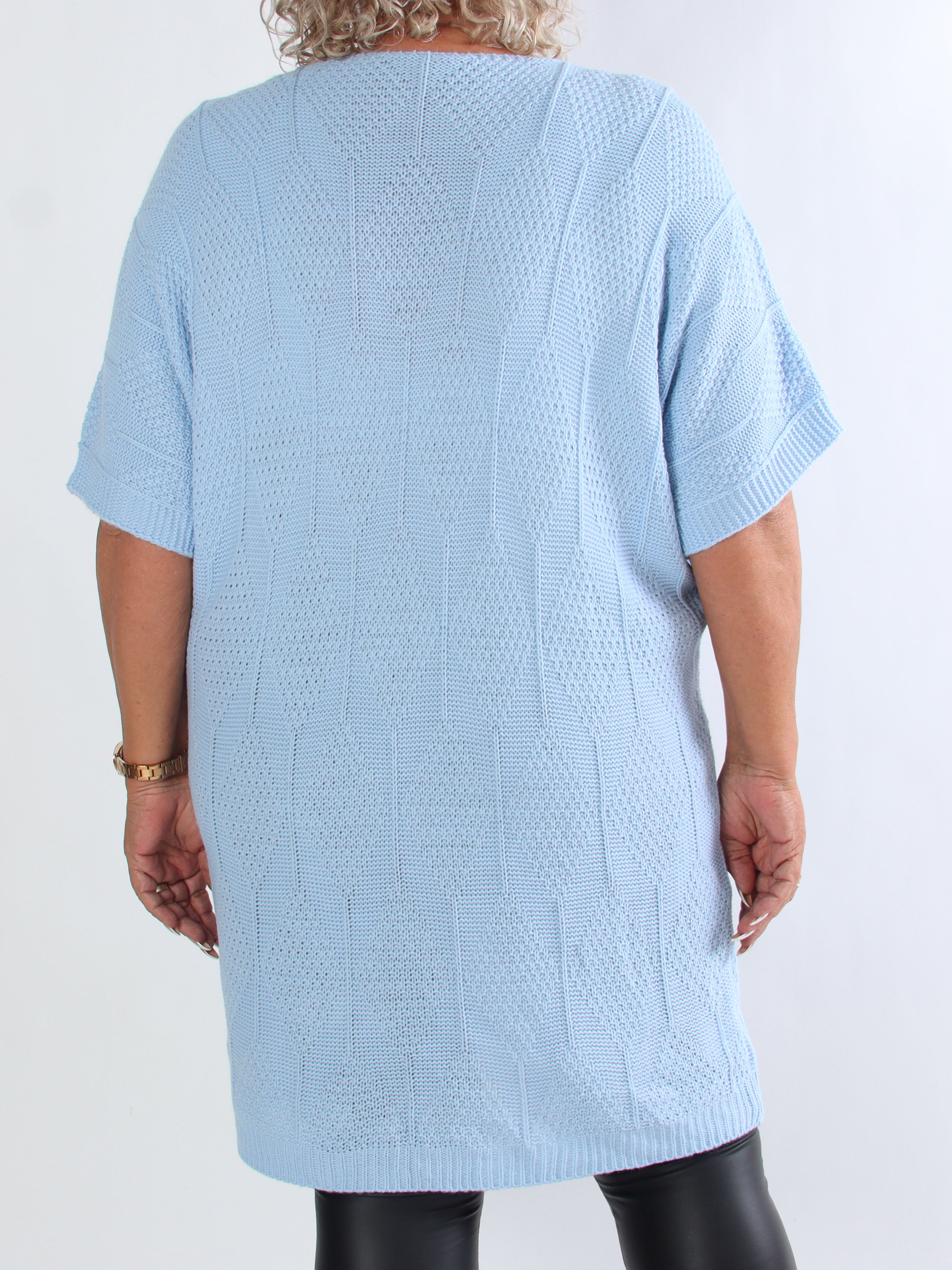 Brenda - Plus size strikkjole med korte ærmer