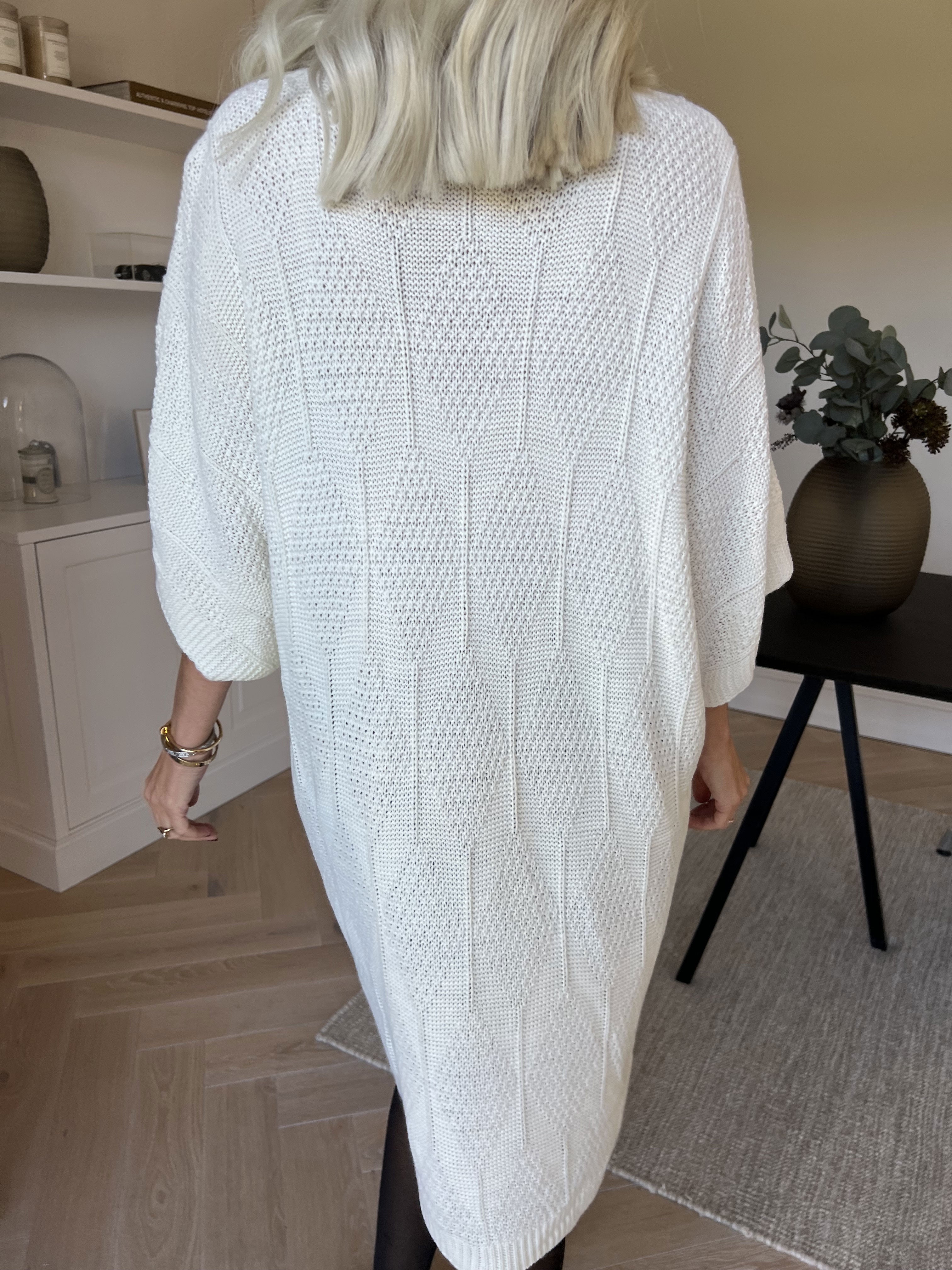 Brenda - Strikkjole med korte ærmer