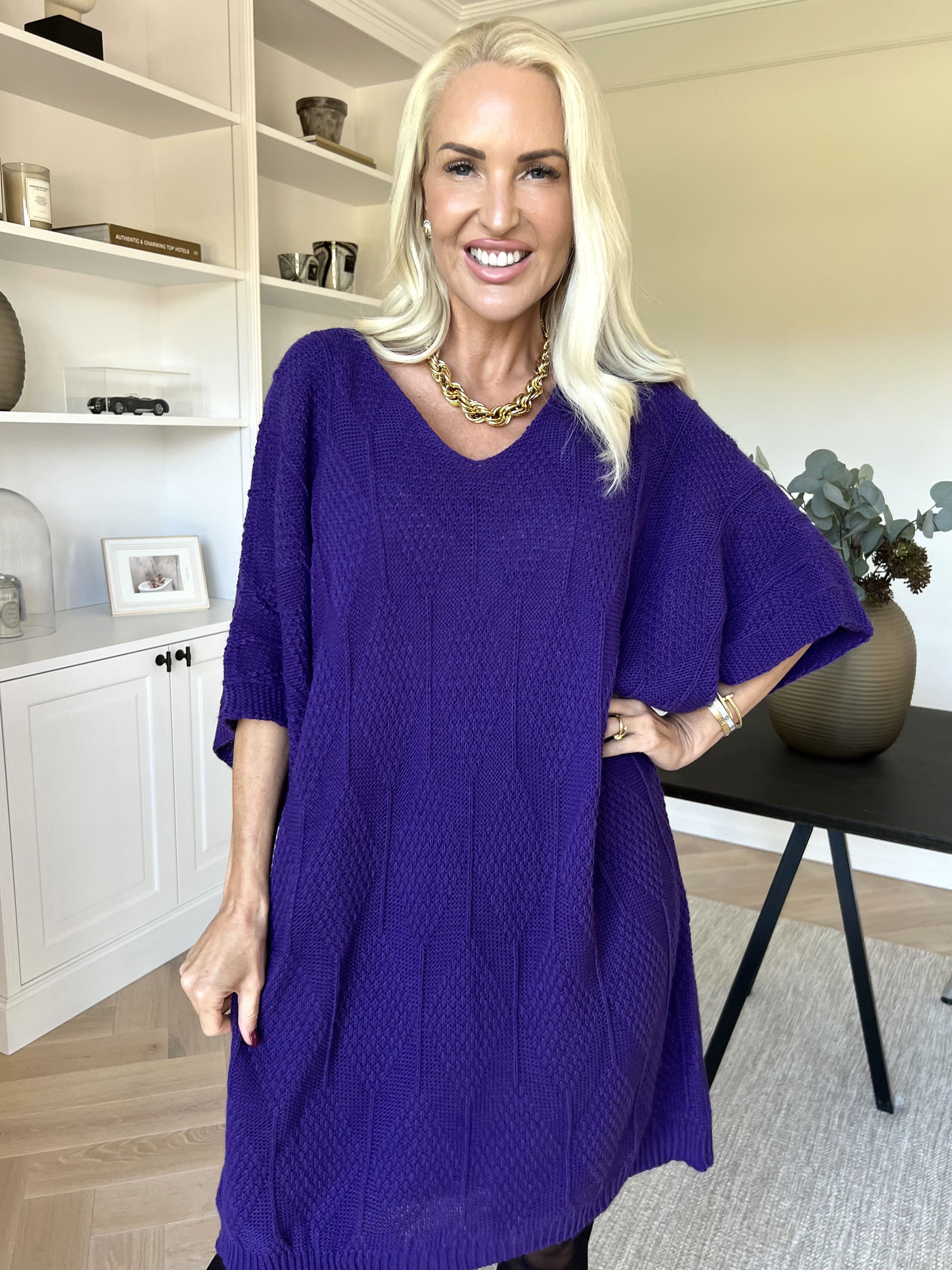 Brenda - Strikkjole med korte ærmer