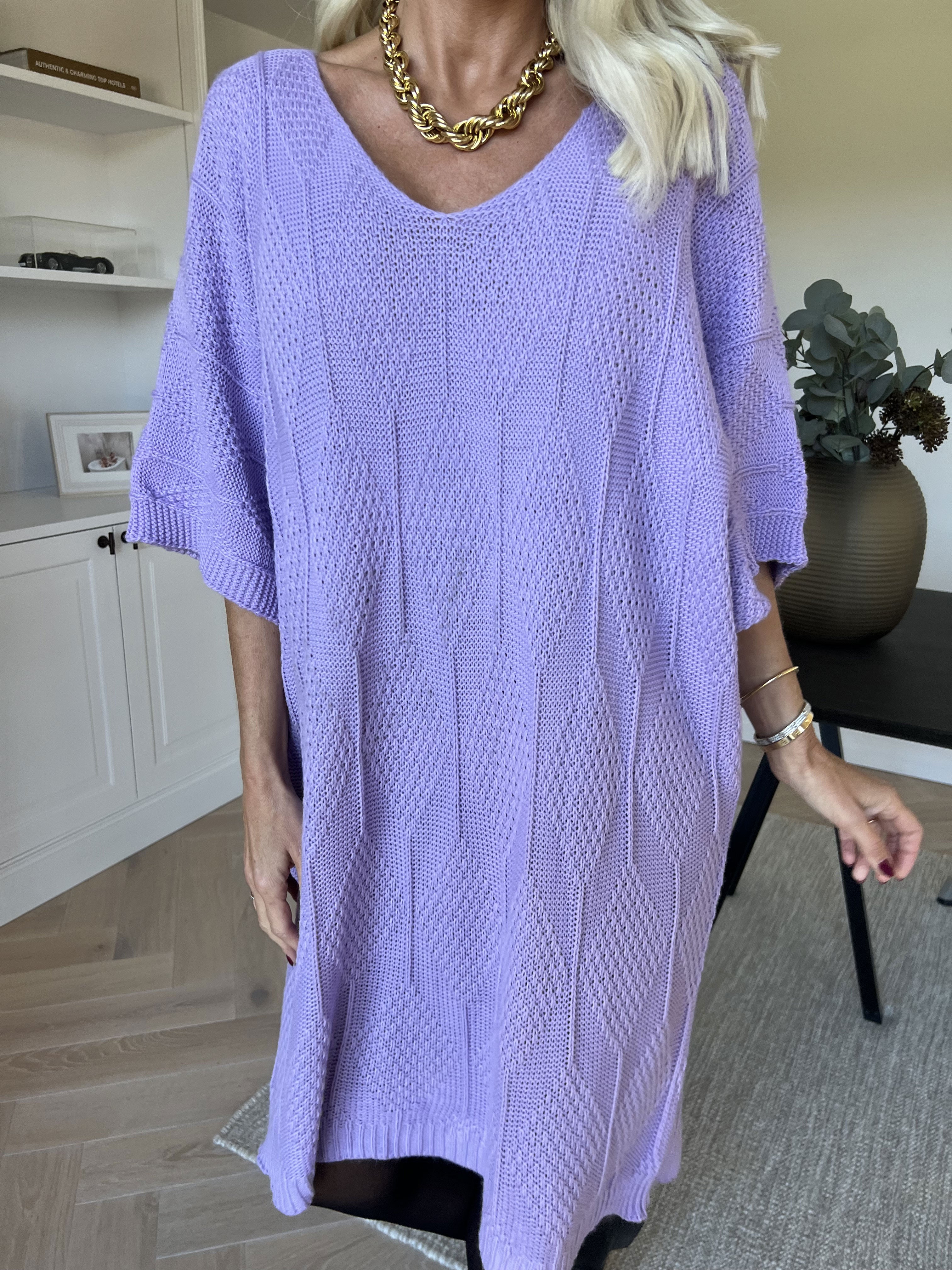 Brenda - Strikkjole med korte ærmer