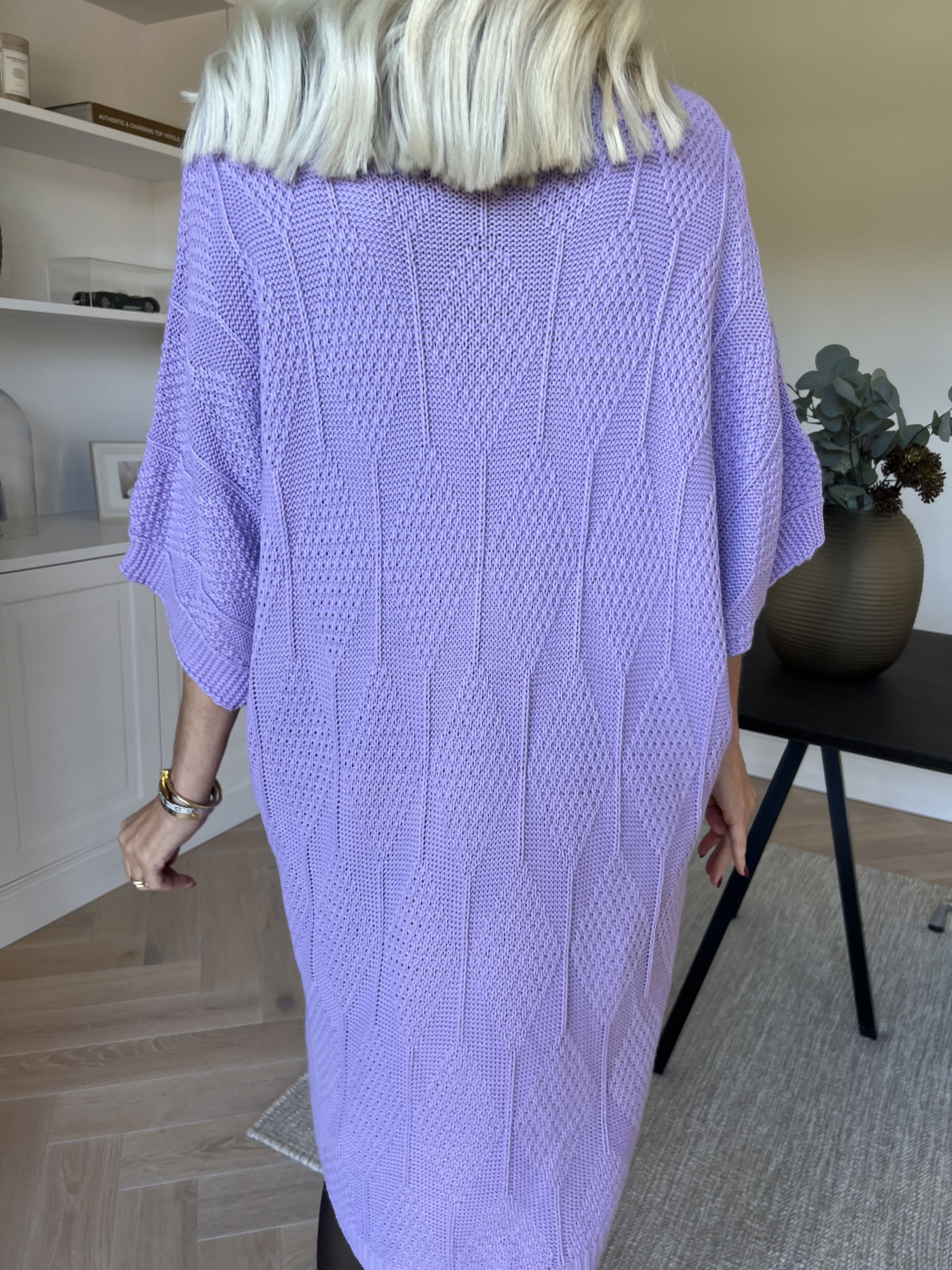 Brenda - Strikkjole med korte ærmer