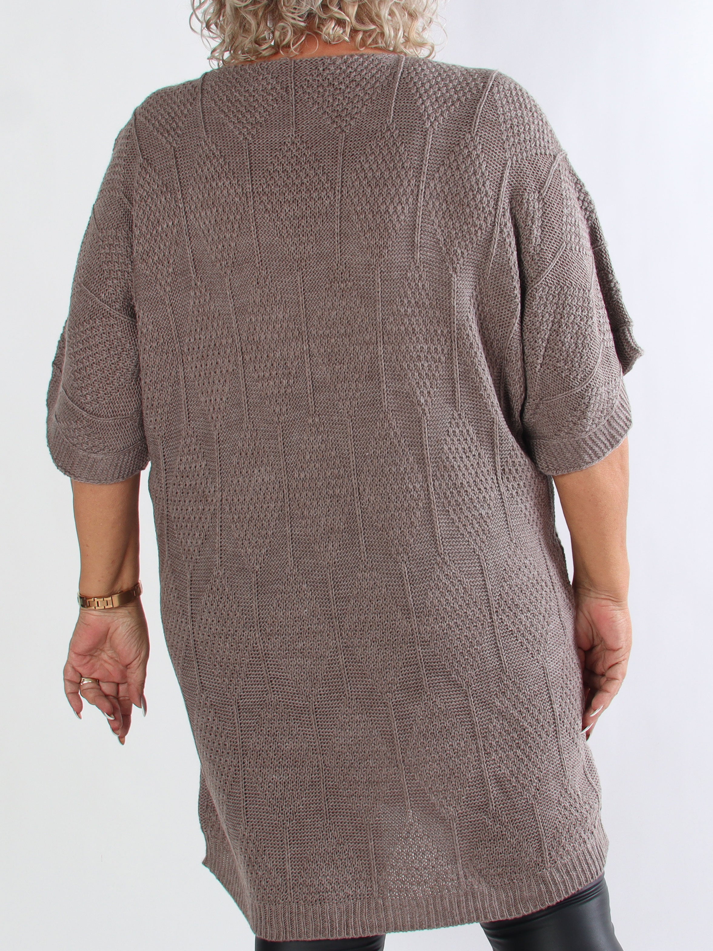Brenda - Plus size strikkjole med korte ærmer