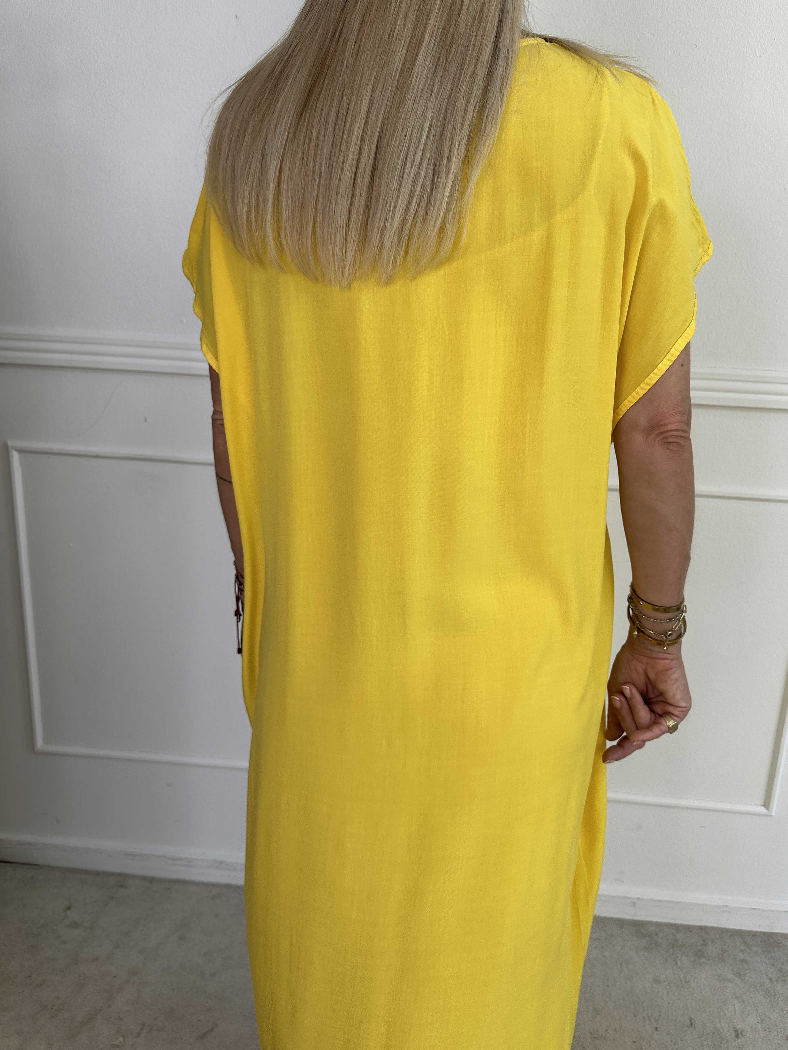 Briseis - Lang luftig kjole i viskose med v-udskæring