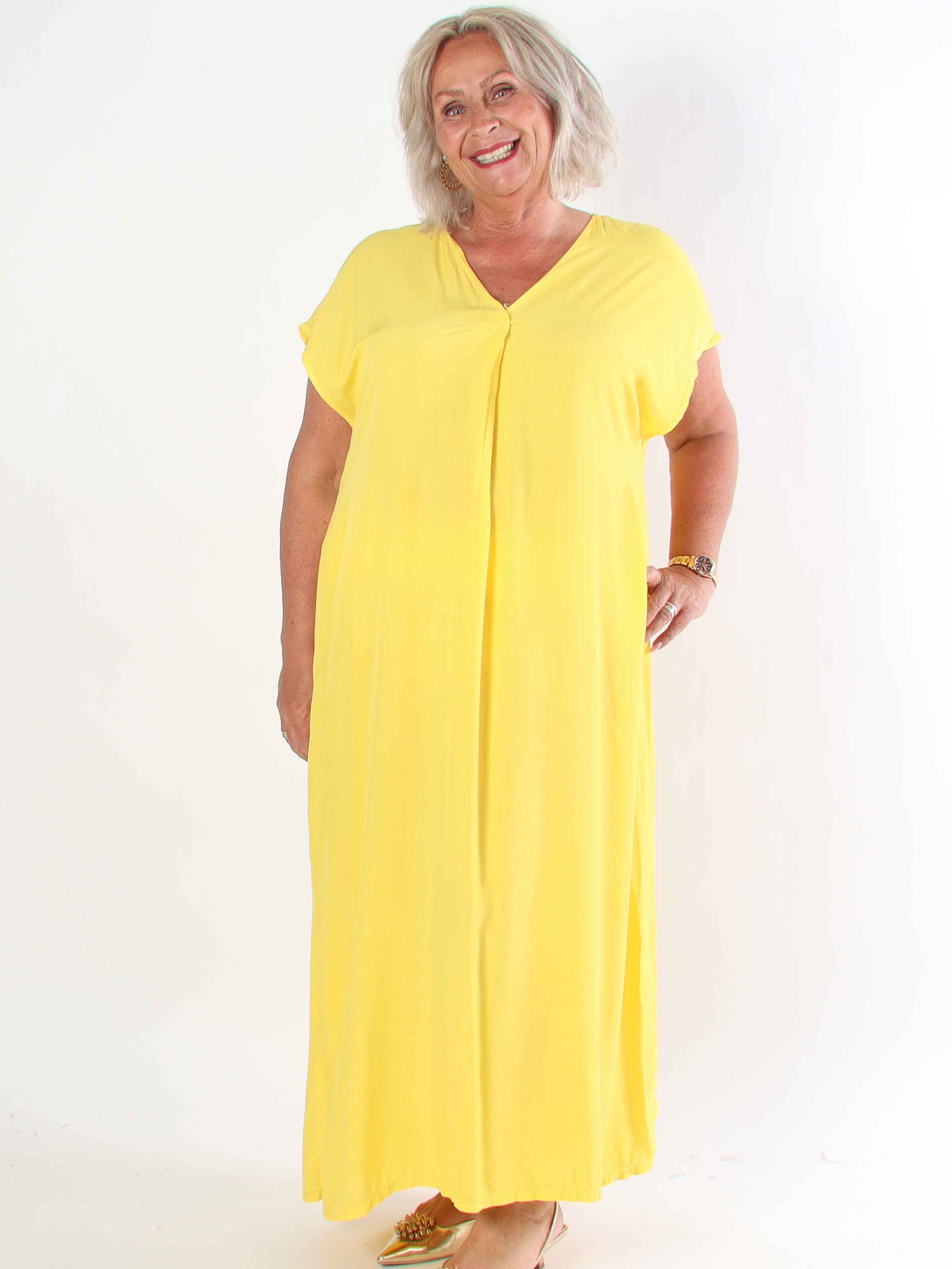 Briseis - Lang luftig plus size kjole i viskose med v-udskæring