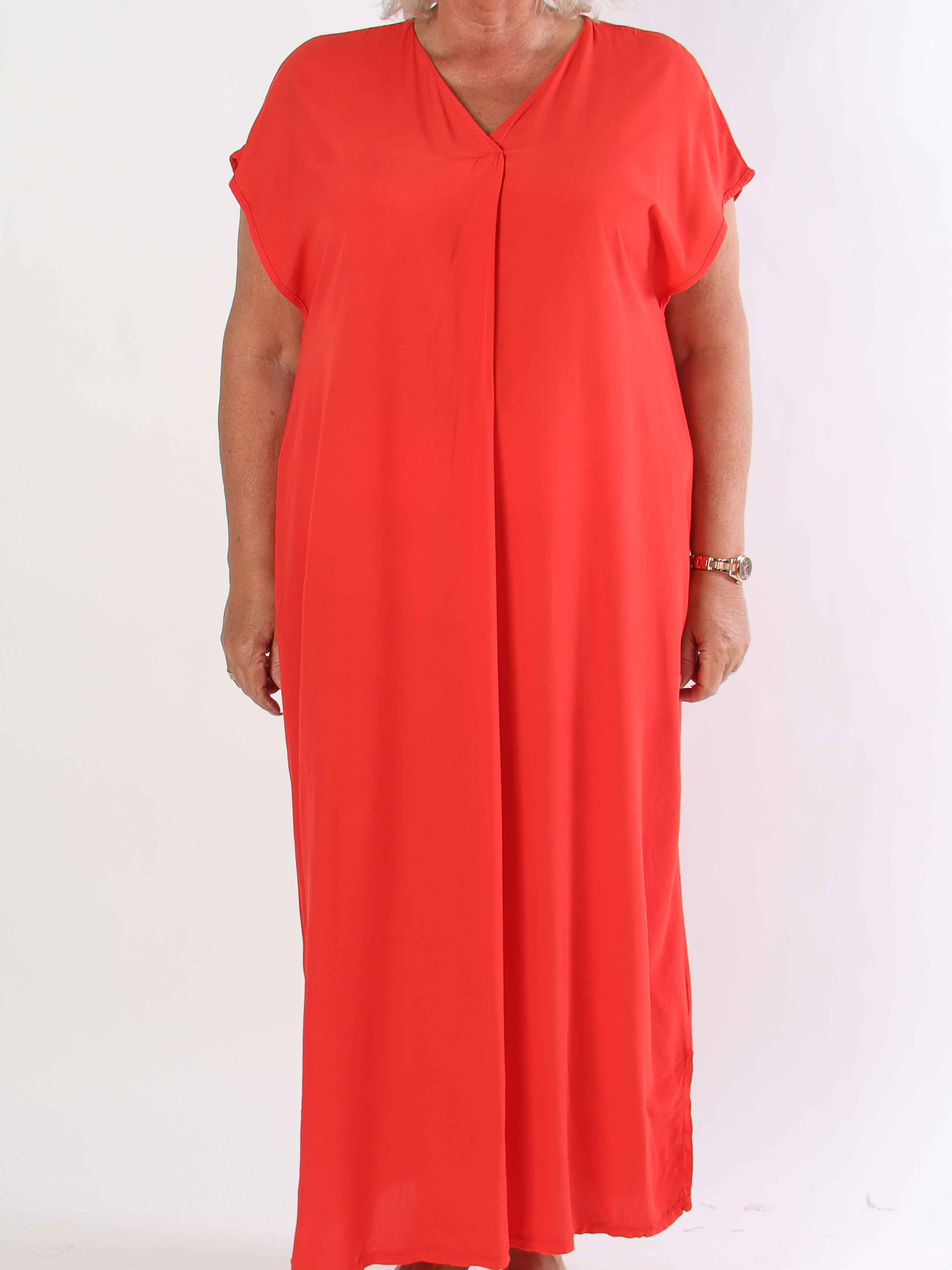 Briseis - Lang luftig plus size kjole i viskose med v-udskæring