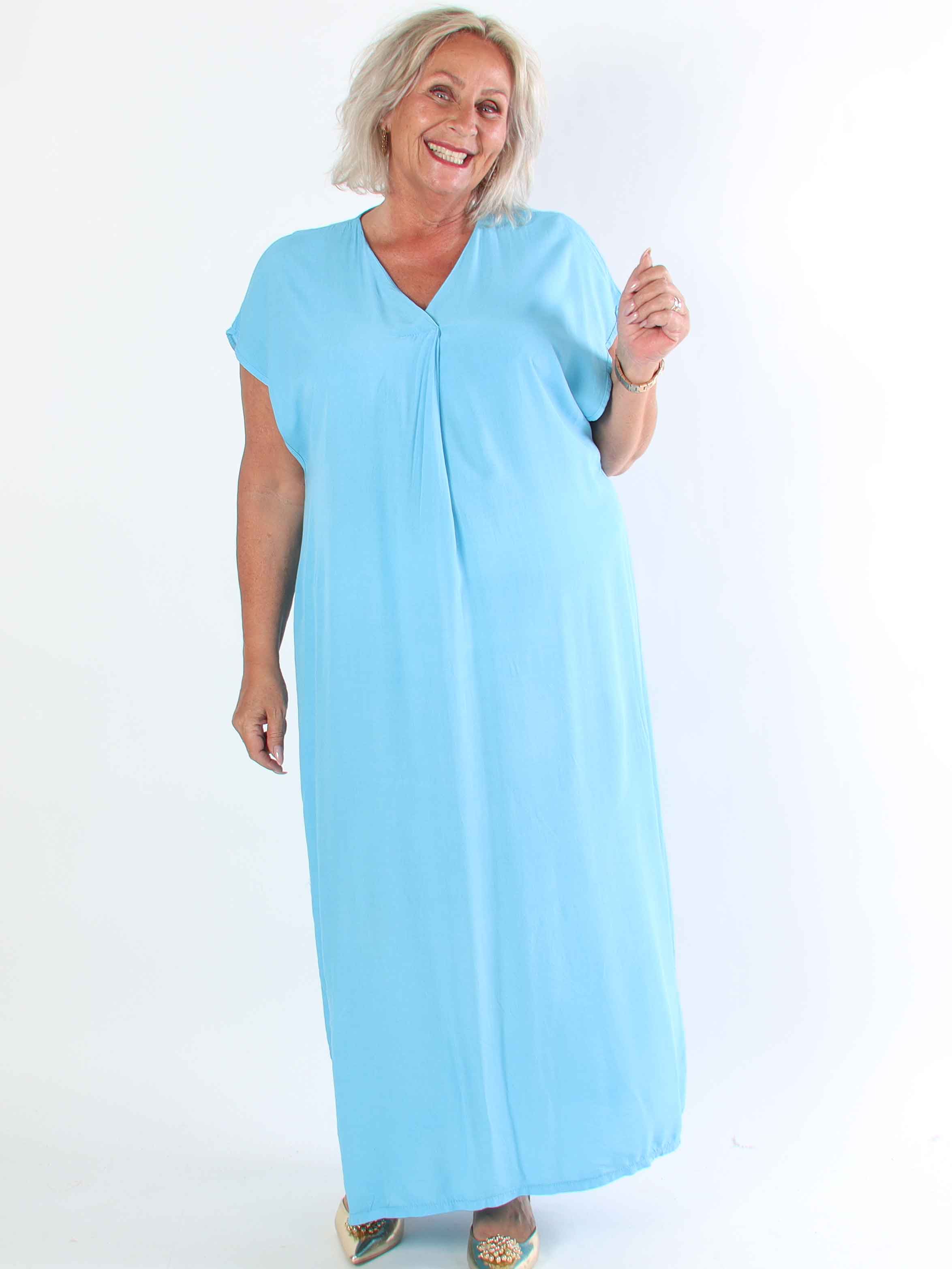 Briseis - Lang luftig plus size kjole i viskose med v-udskæring