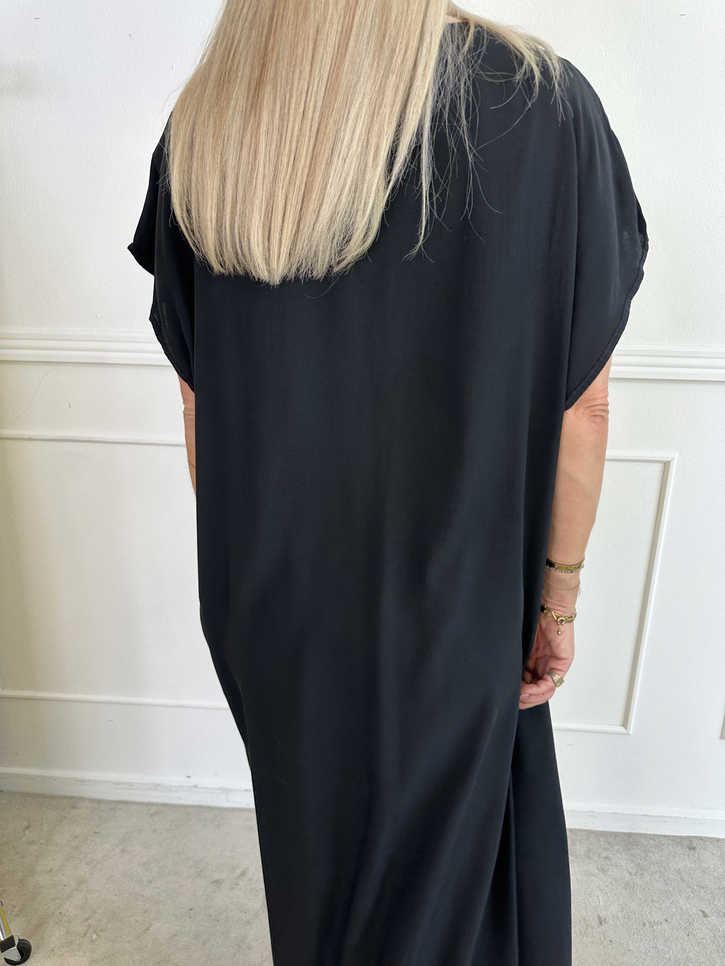 Briseis - Lang luftig kjole i viskose med v-udskæring