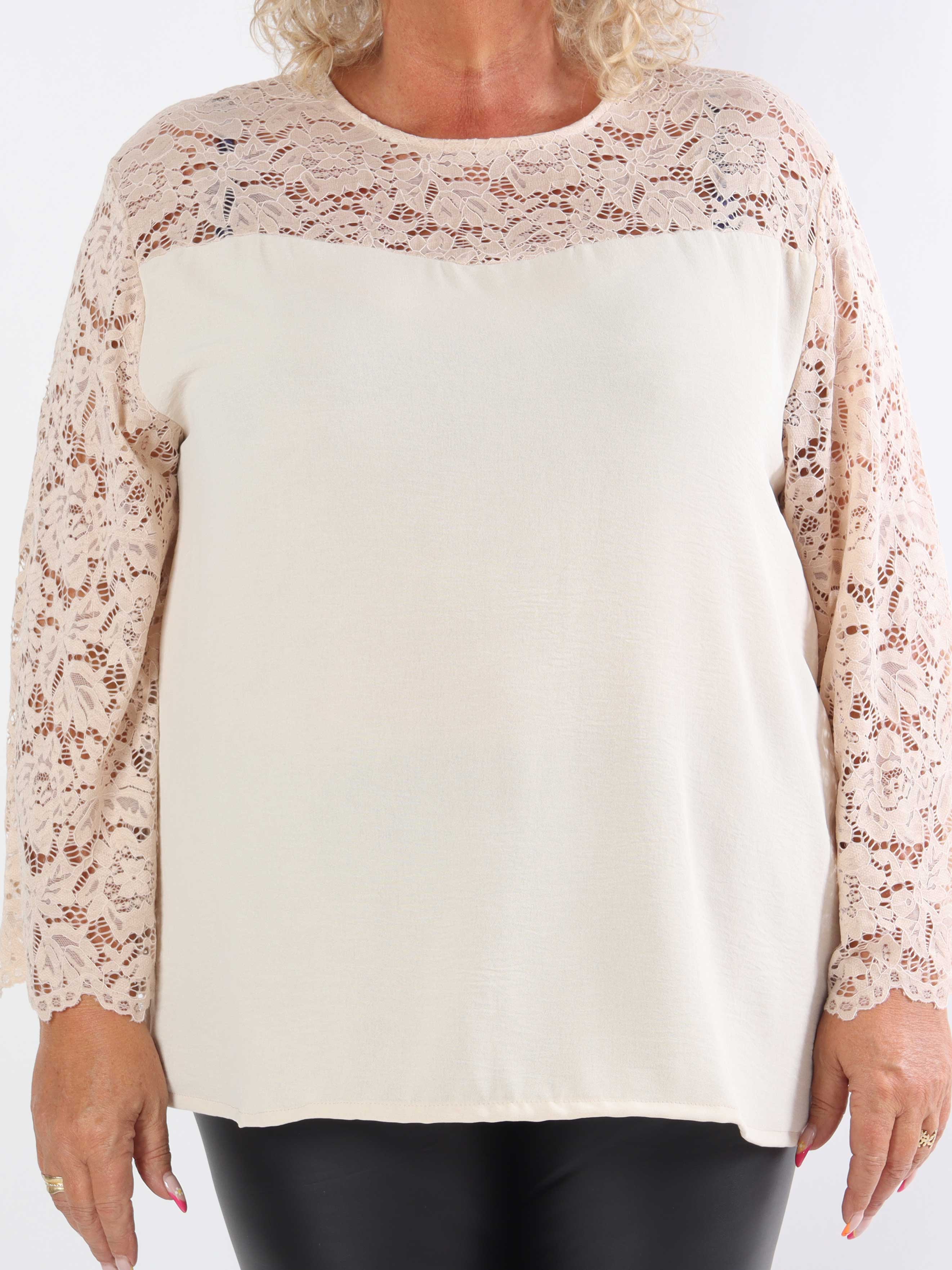 California - Sød plus size tunika med blondeærmer