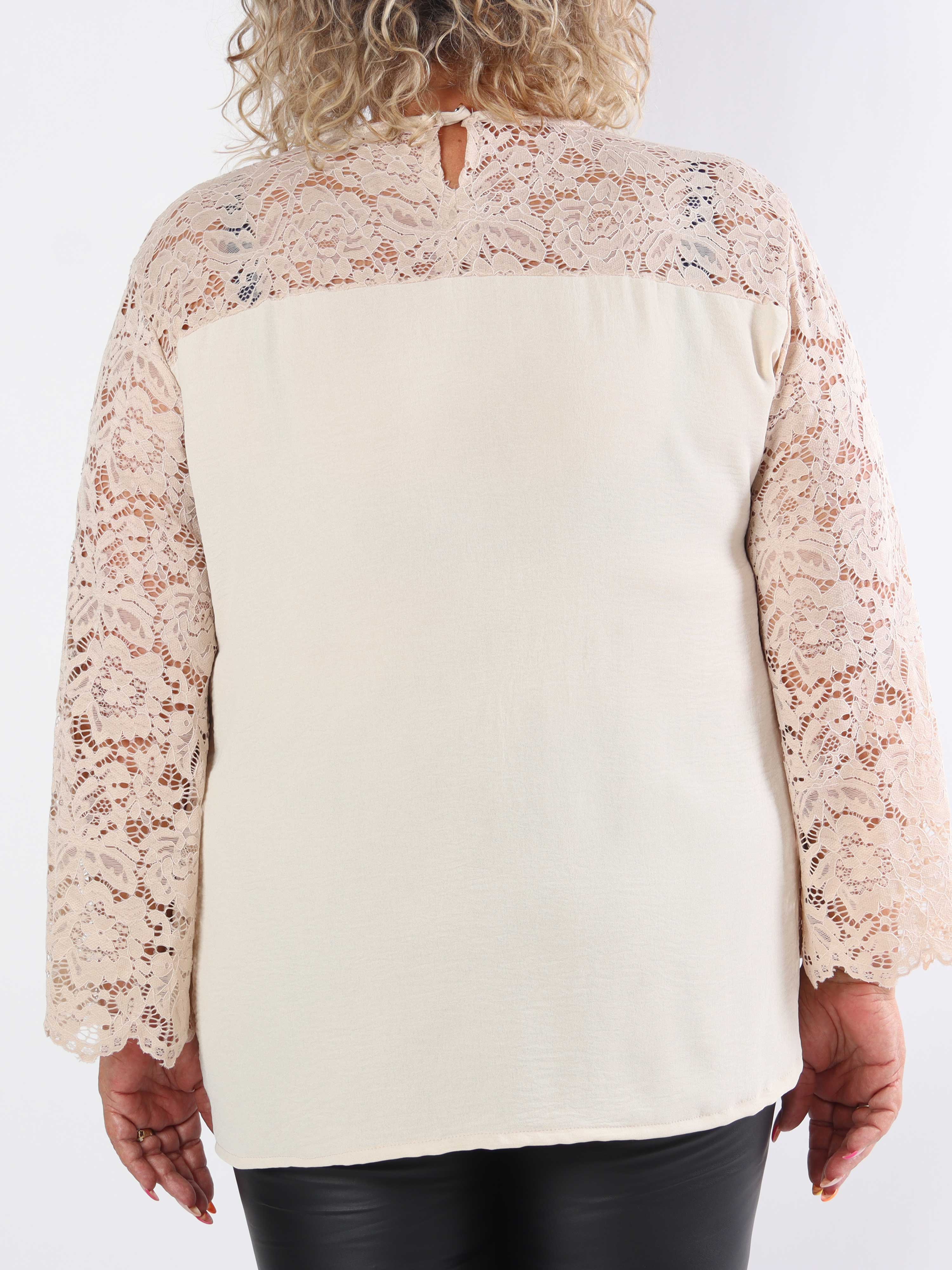 California - Sød plus size tunika med blondeærmer