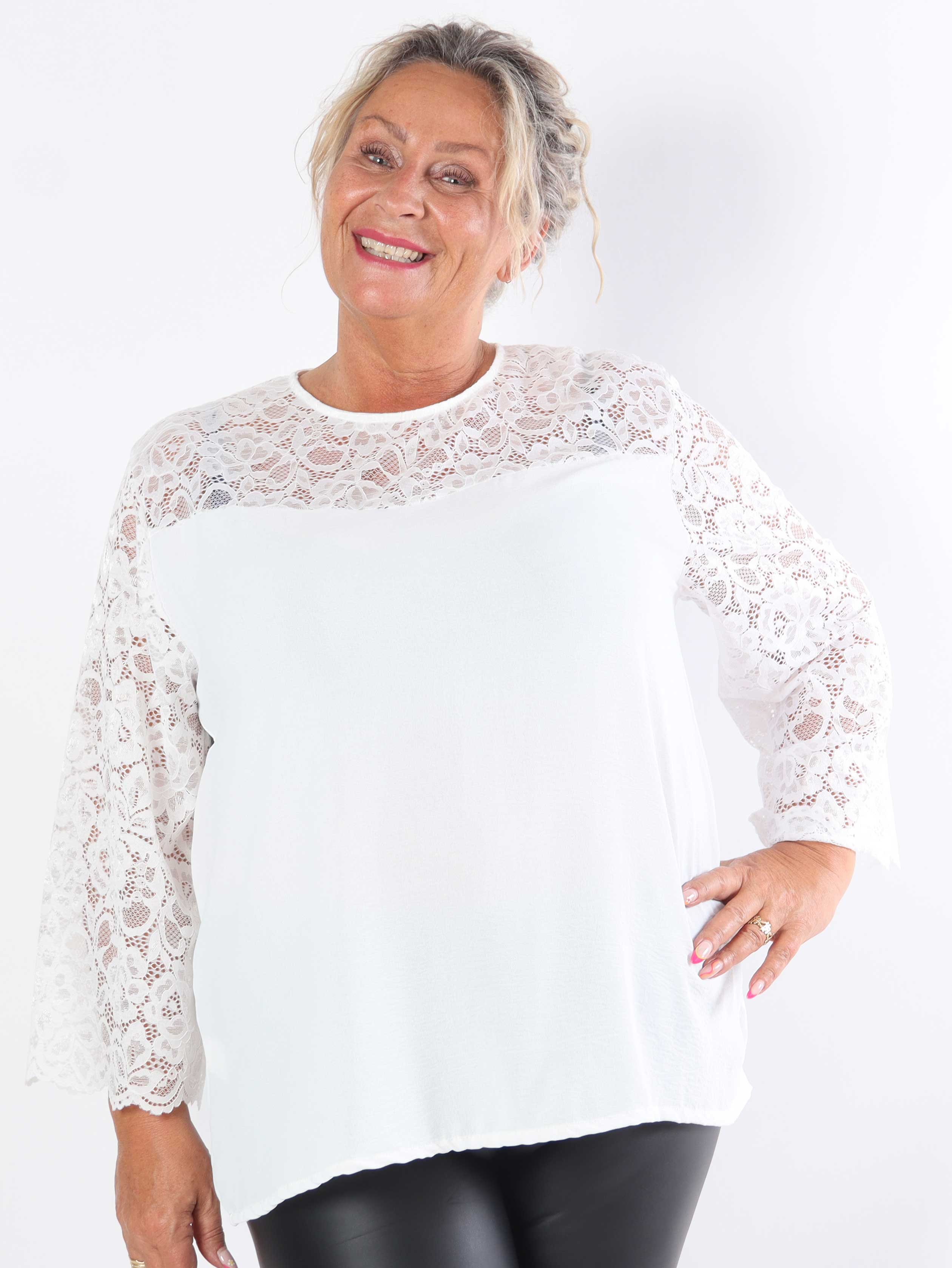 California - Sød plus size tunika med blondeærmer