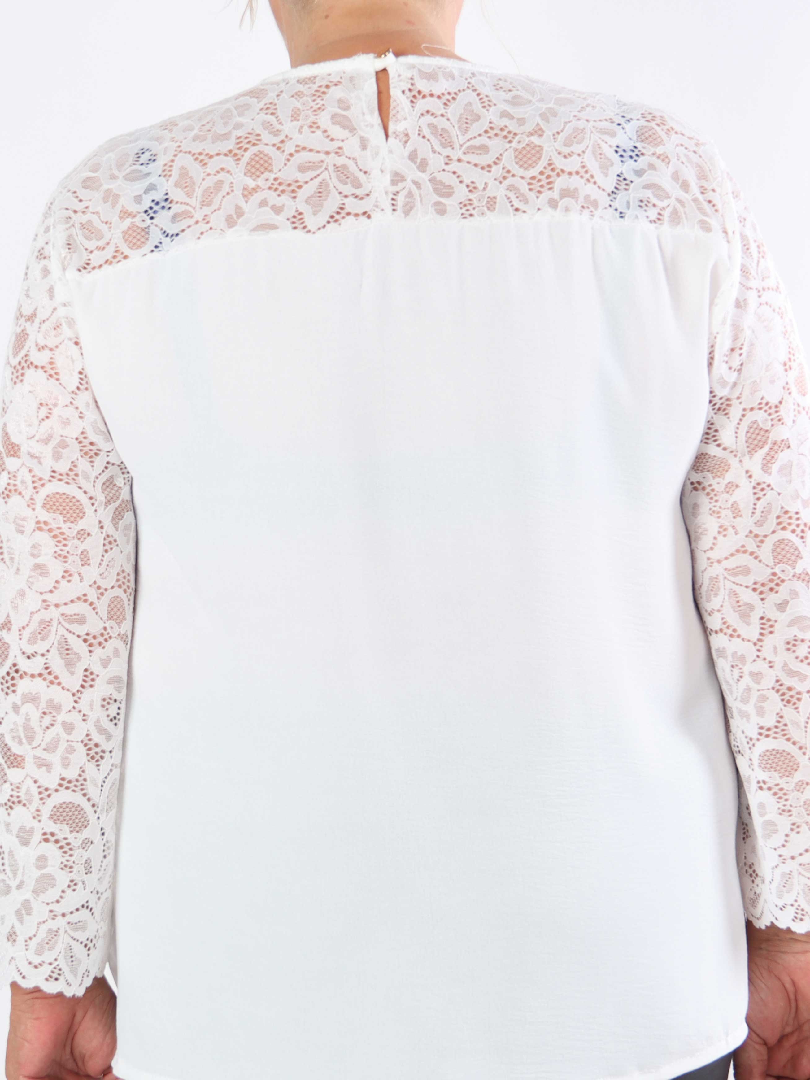 California - Sød plus size tunika med blondeærmer