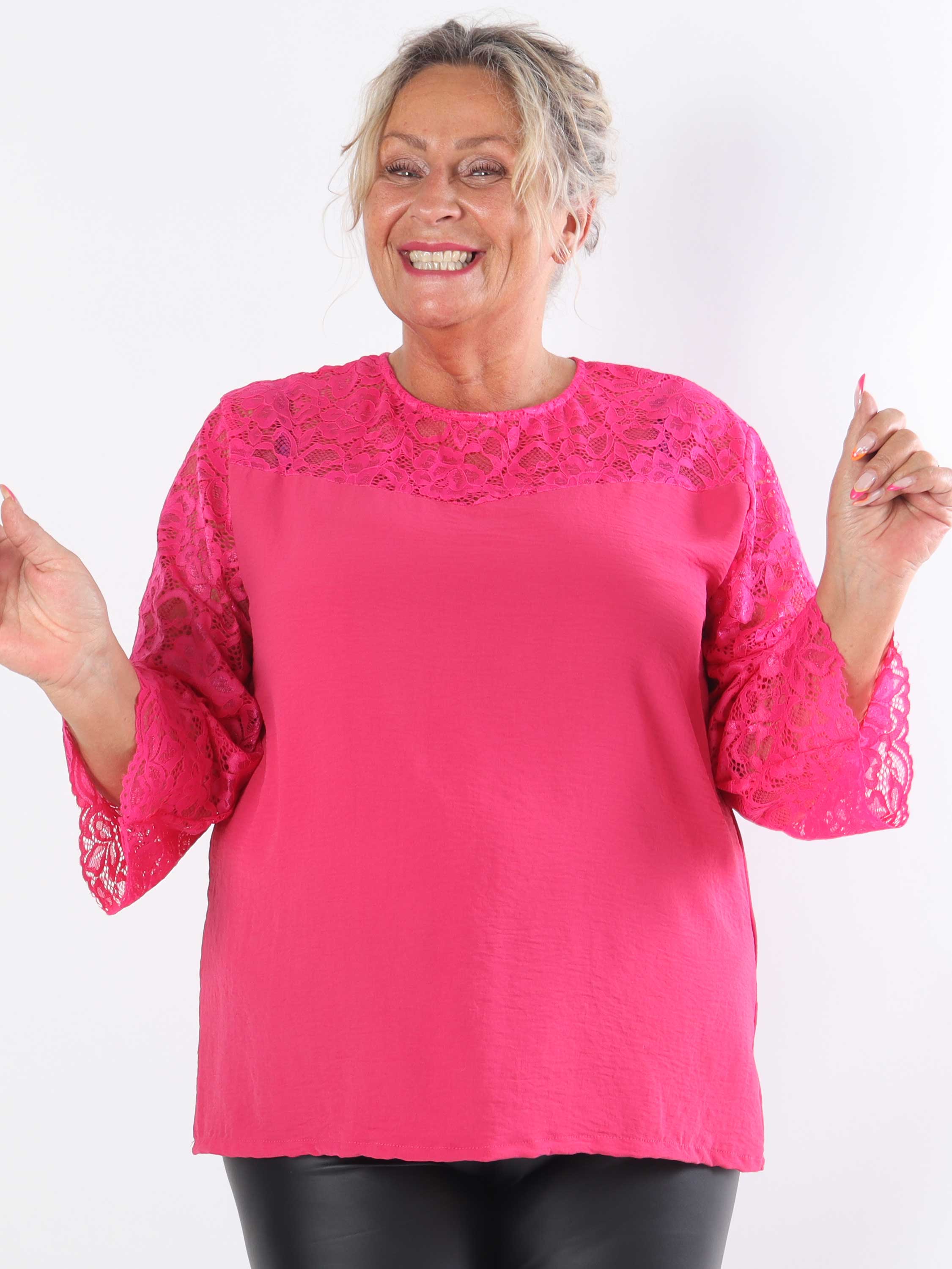 California - Sød plus size tunika med blondeærmer