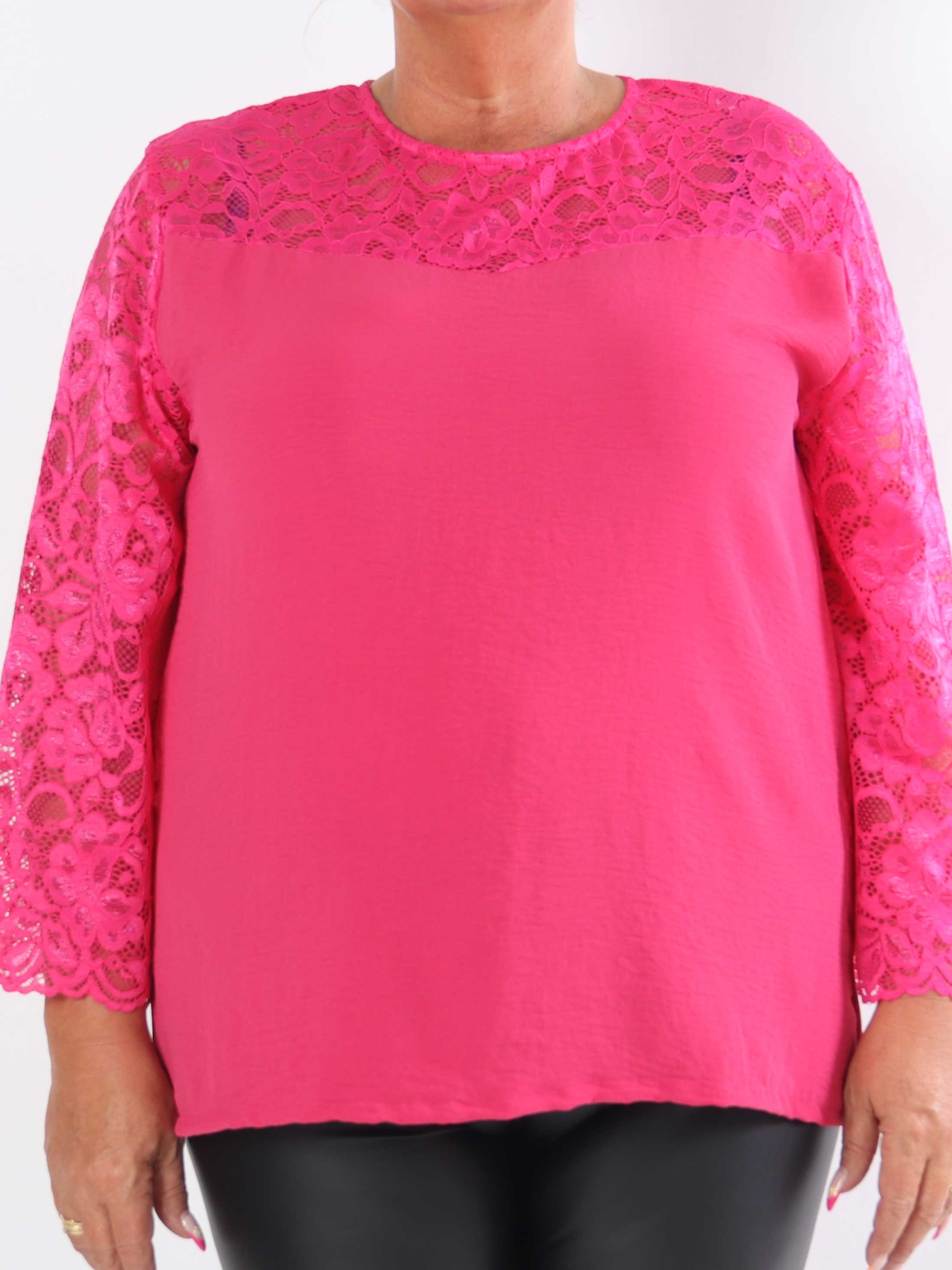 California - Sød plus size tunika med blondeærmer