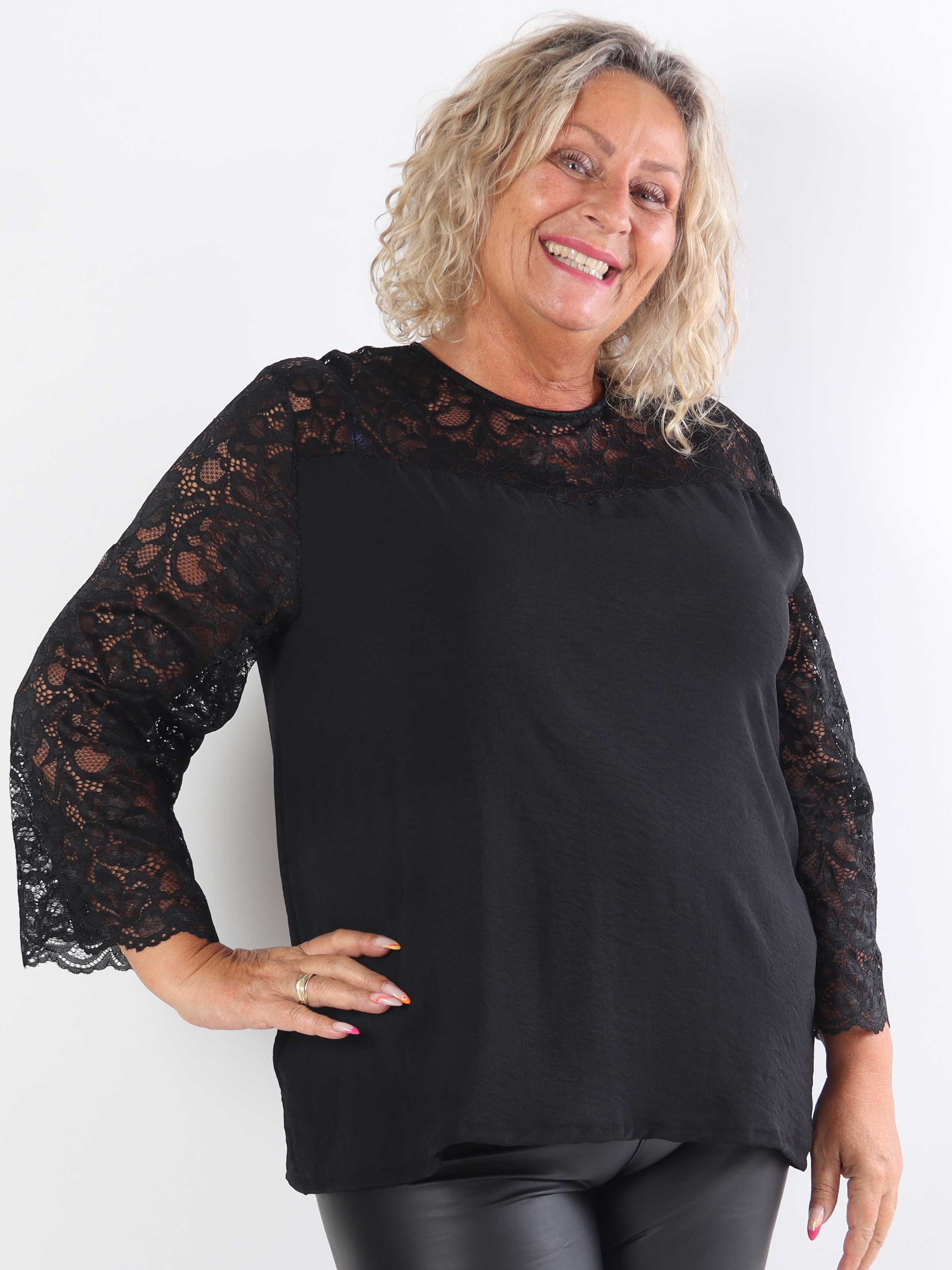 California - Sød plus size tunika med blondeærmer